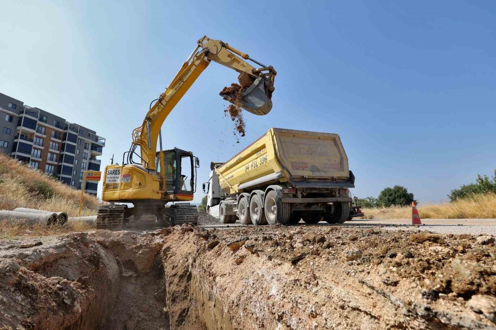 BURSA BÜYÜKŞEHİR BELEDİYESİ, 17 İLÇEDE SÜRDÜRDÜĞÜ ALTYAPI AĞINI GÜÇLENDİRME ÇALIŞMALARI KAPSAMINDA NİLÜFER’E BAĞLI 6 MAHALLEDE TOPLAM 7.600 METRE UZUNLUĞUNDA YAĞMUR SUYU VE KANALİZASYON HATTI İMALATINDA SONA YAKLAŞTI.