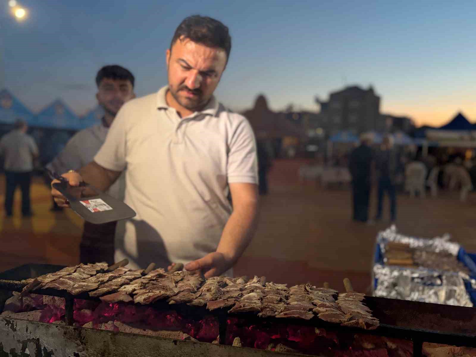 İZMİR'DE DÜZENLENEN ‘ERZURUM TANITIM GÜNLERİ', ERZURUM'UN KÜLTÜRÜNÜ VE YÖRESEL LEZZETLERİNİ EGELİLERLE BULUŞTURDU.