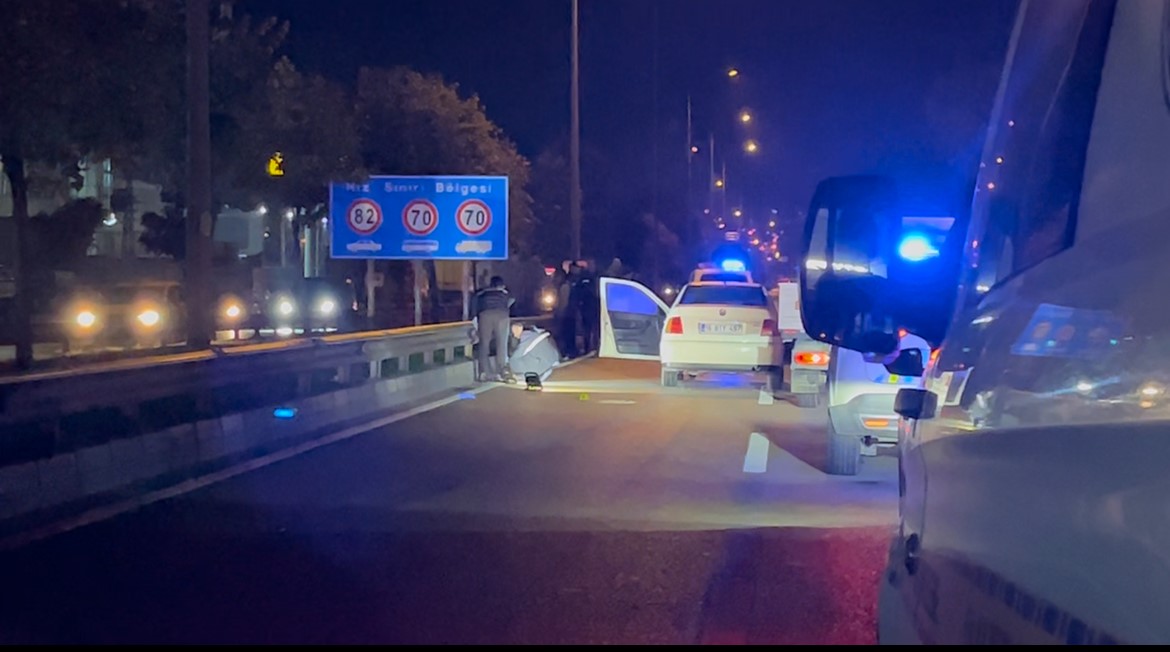 BURSA’DA FECİ KAZA: KARŞIYA GEÇMEK İSTERKEN OTOMOBİL ÇARPTI, HAYATINI KAYBETTİ