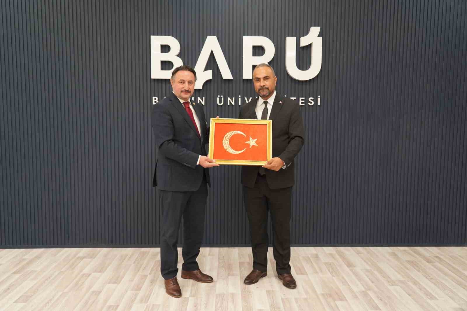 İSTANBUL MİLLETVEKİLİ KARAYEL, BARÜ'DE BİLİMFEST ETKİNLİK ALANINI GEZDİ