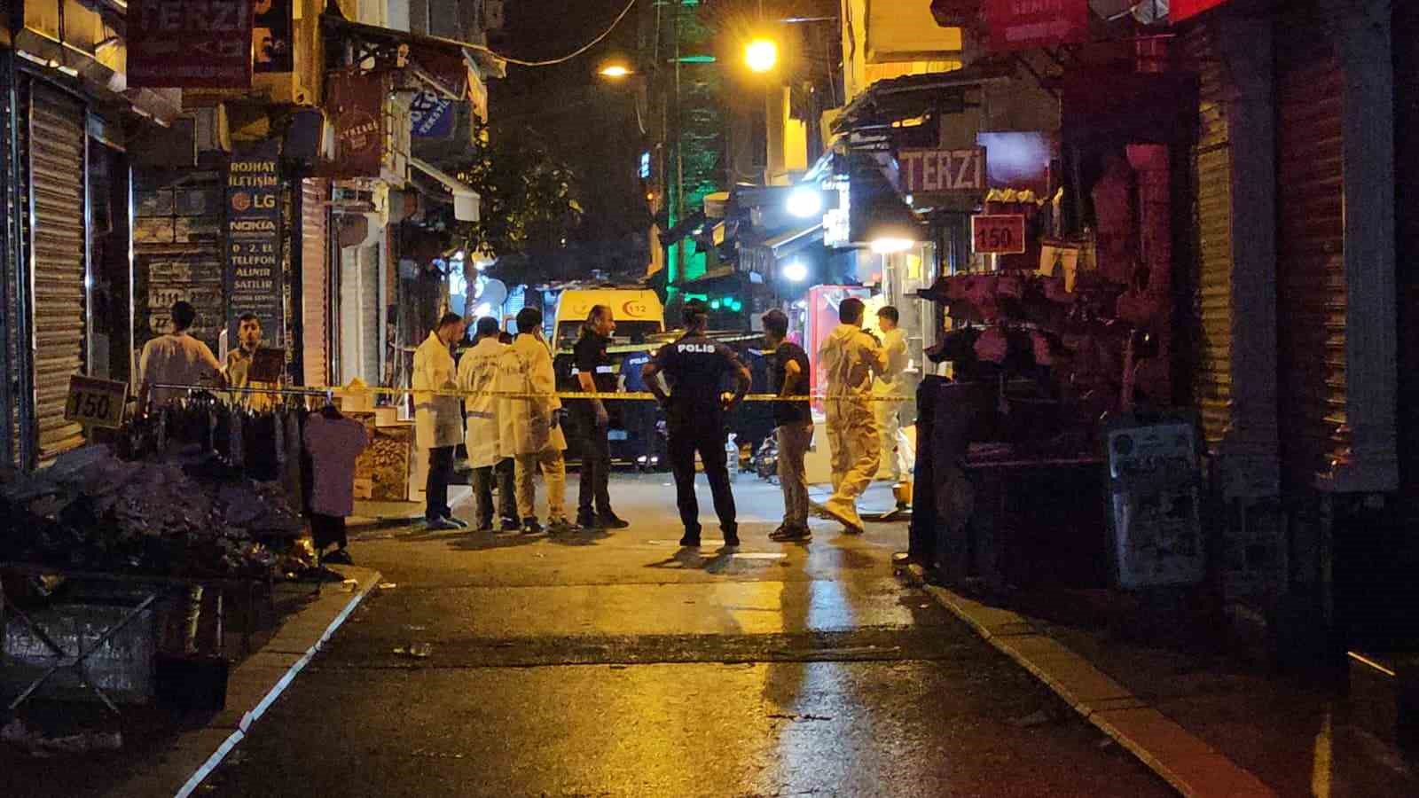 FATİH’TE ESNAF KAVGASINDA SİLAHLAR KONUŞTU: 1 ÖLÜ 1 YARALI