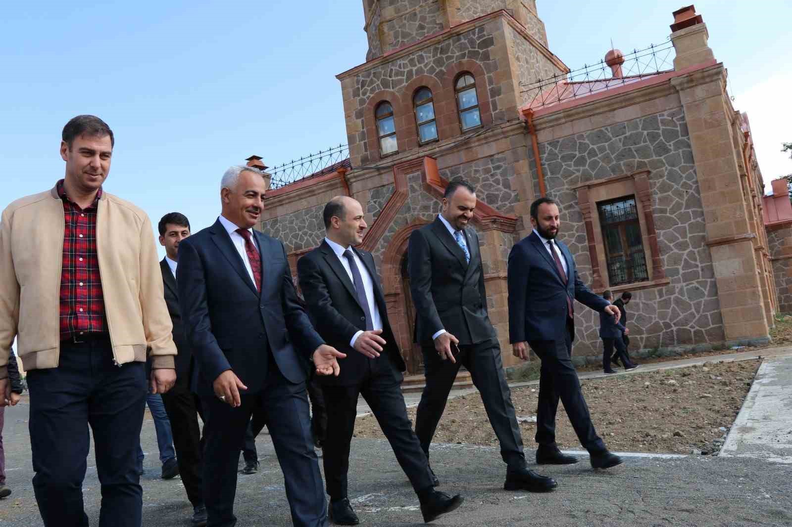 DOĞU ANADOLU PROJESİ (DAP) BÖLGE KALKINMA İDARESİ BAŞKANI HALİL İBRAHİM GÜRAY, OLTU İLÇESİNDE ÇEŞİTLİ İNCELEMELERDE BULUNDU.