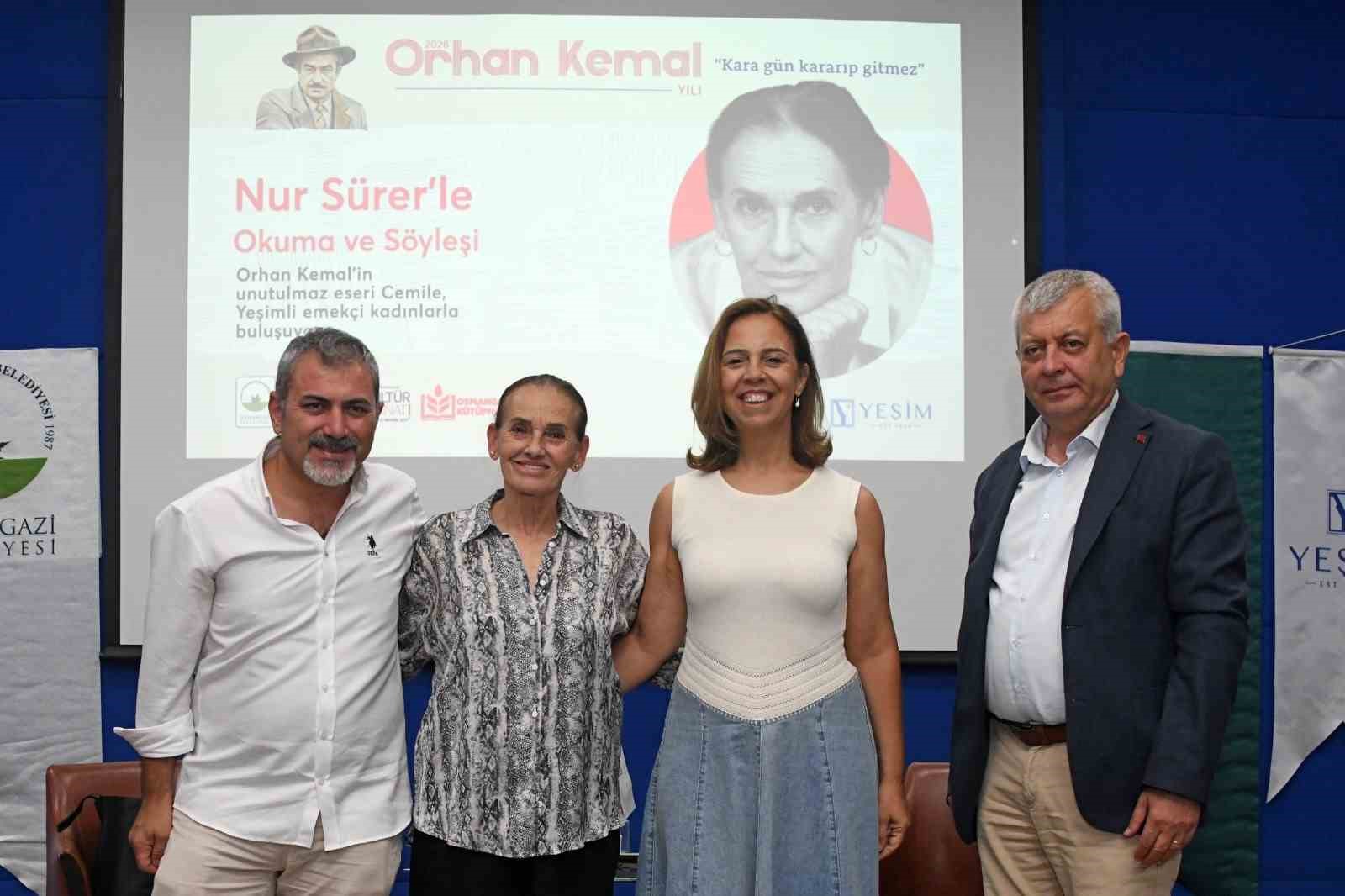 YEŞİM GRUP, "ÖNCE İNSAN" ANLAYIŞI DOĞRULTUSUNDA KADIN EMEĞİNE VE TOPLUMSAL CİNSİYET EŞİTLİĞİNE VERDİĞİ DEĞERİ KÜLTÜR, SANAT VE EDEBİYAT BULUŞMALARIYLA DESTEKLEMEYİ SÜRDÜRÜYOR. OSMANGAZİ BELEDİYESİ İŞ BİRLİĞİYLE BÜYÜK KONFERANS SALONU'NDA DÜZENLENEN "CEMİLE'NİN İZİNDE EMEĞİN KADINLARIYLA ORHAN KEMAL OKUMASI" ETKİNLİĞİNDE, USTA SANATÇI NUR SÜRER, YAKLAŞIK 150 YEŞİMLİYLE BİR ARAYA GELDİ. ORHAN KEMAL'İN "CEMİLE" ROMANINDAN YOLA ÇIKILAN BULUŞMADA KADIN EMEĞİ, DAYANIŞMA VE YAŞAM MÜCADELESİ EDEBİYATIN GÜÇLÜ ANLATIMI ÜZERİNDEN ELE ALINDI.