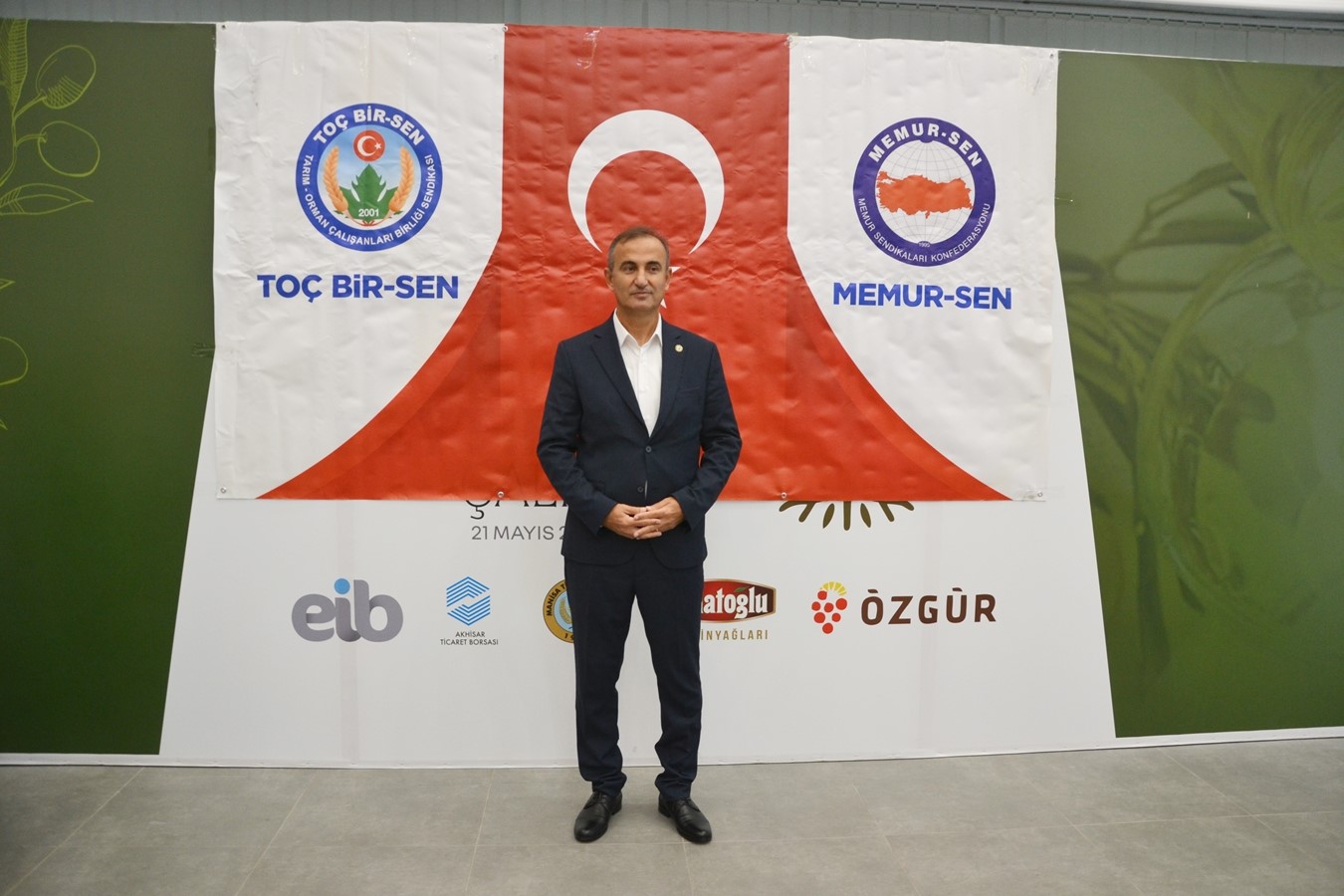MEMUR-SEN’E BAĞLI TOÇ BİR-SEN MANİSA ŞUBESİ’NİN 4. OLAĞAN GENEL KURULU’NDA MEVCUT BAŞKAN UĞUR BAYİL YENİDEN SEÇİLDİ. MANİSA’DA ÜYE SAYILARININ 900’Ü AŞTIĞINI AÇIKLAYAN BAYİL, ÖNÜMÜZDEKİ DÖNEMDE İKİ ŞUBELİ YAPILANMAYI HEDEFLEDİKLERİNİ SÖYLEDİ.