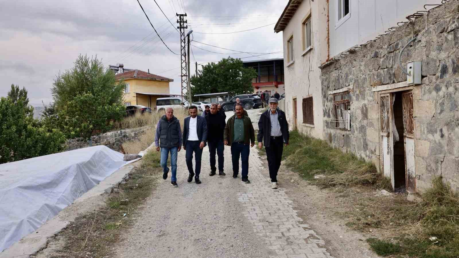 AKÇADAĞ BELEDİYE BAŞKANI HASAN ULUTAŞ, DURULOVA VE DARICA MAHALLELERİNİ ZİYARET EDEREK MUHTARLAR VE VATANDAŞLARLA BİR ARAYA GELDİ, MAHALLELERİN İHTİYAÇ VE TALEPLERİNİ YERİNDE DEĞERLENDİRDİ.