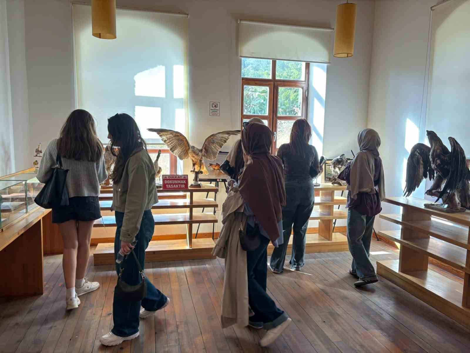 AYDIN GENÇLİK VE SPOR İL MÜDÜRLÜĞÜ'NÜN “GELİN TANIŞ OLALIM” PROJESİ KAPSAMINDA ÖĞRENCİLER, KUŞADASI VE SÖKE DOĞANBEY KÖYÜ’NÜ ZİYARET EDEREK BÖLGENİN TARİHİ VE KÜLTÜREL DOKUSUNU YAKINDAN TANIMA FIRSATI BULDU.