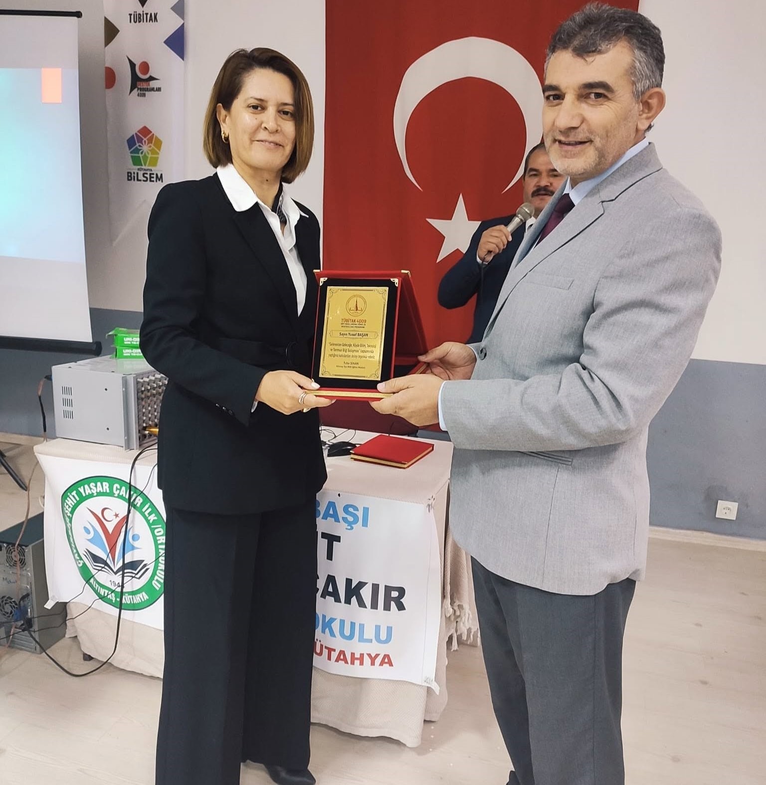 KÜTAHYA’NIN ALTINTAŞ İLÇESİNDE TÜBİTAK 4009 KAPSAMINDA GERÇEKLEŞTİRİLEN "GELENEKTEN GELECEĞE: KÖYDE BİLİM, TEKNOLOJİ VE TARIMSAL BİLGİ BULUŞMASI" PROJESİ, SÜRDÜRÜLEBİLİR TARIM SÖYLEŞİSİYLE SONA ERDİ.