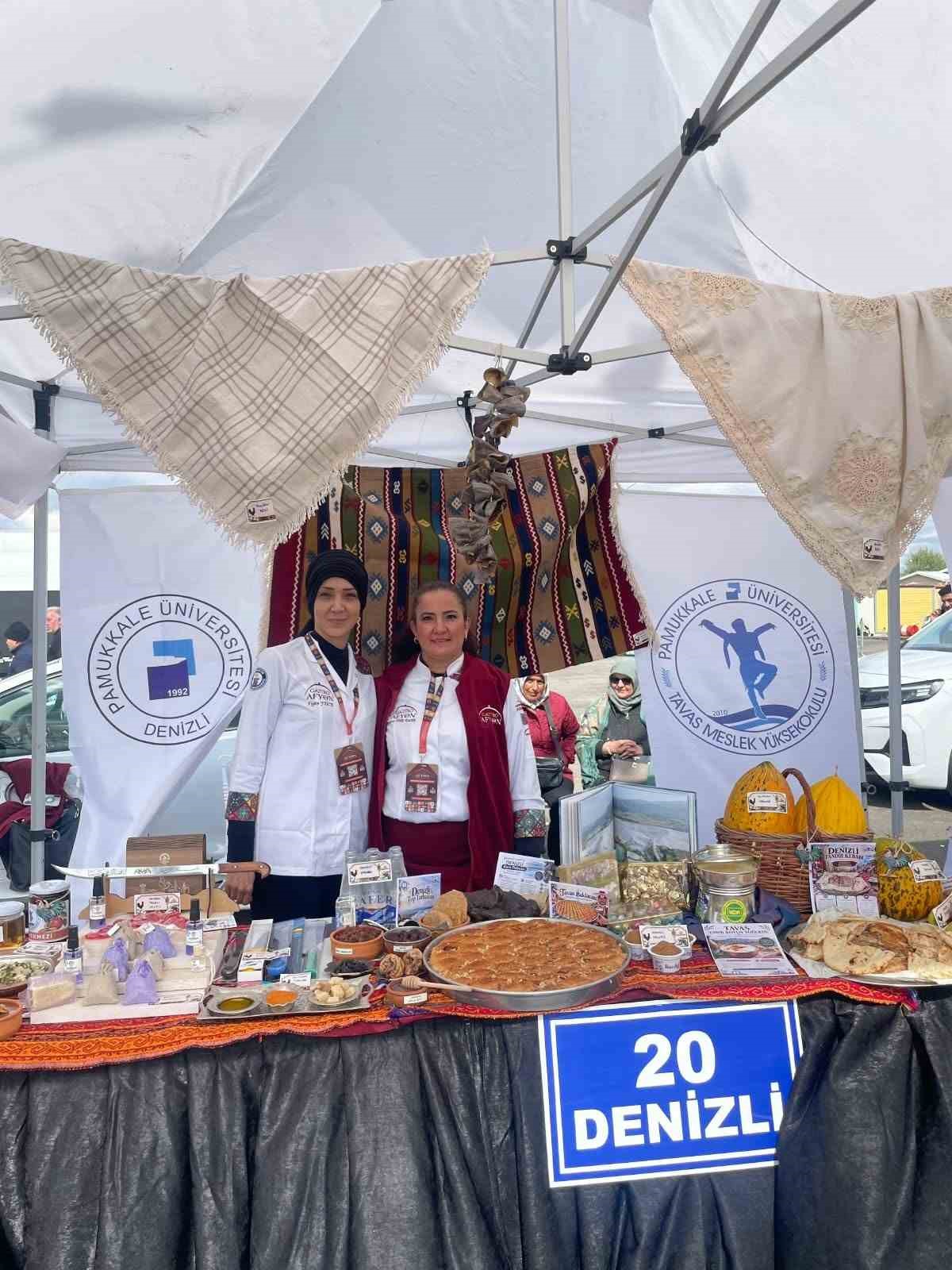 13 . ULUSLARARASI GASTRO AFYON TURİZM VE LEZZET FESTİVALİ’NDE OLUŞTURULAN DÜNYANIN EN BÜYÜK ANADOLU SOFRASINDA ÇAMELİ’NİN COĞRAFİ İŞARETLİ FASULYESİ BAŞTA OLMAK ÜZERE CEVİZ, CEVİZ EZMESİ, MENEVİŞ YOĞURTLAMASI, ÇÖREK OTU VE GELENEKSEL EL SANATLARI TANITILDI.