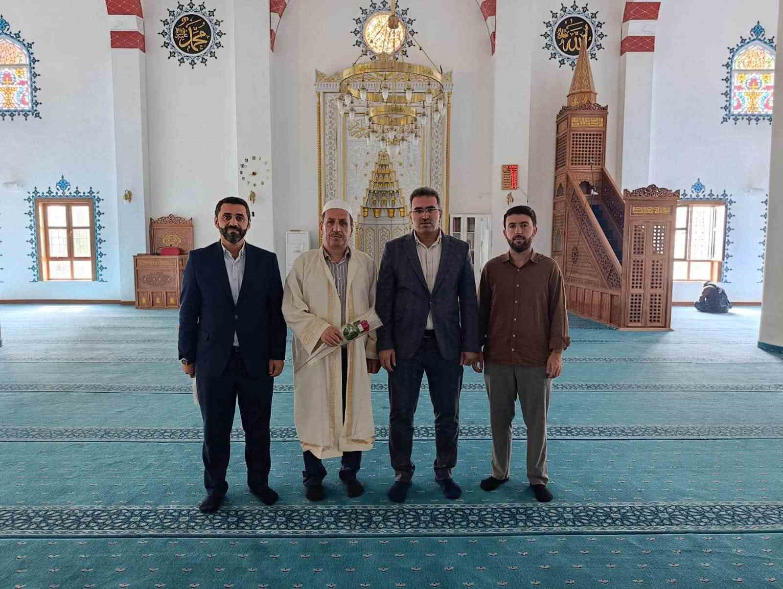 ŞIRNAK İL MÜFTÜLÜĞÜ, 1-7 EKİM CAMİLER VE DİN GÖREVLİLERİ HAFTASI DOLAYISIYLA KURUM PERSONELİ, DİN GÖREVLİLERİ VE KUR’AN KURSU ÖĞRETİCİLERİNİ ZİYARET EDEREK HAFTALARINI KUTLADI.