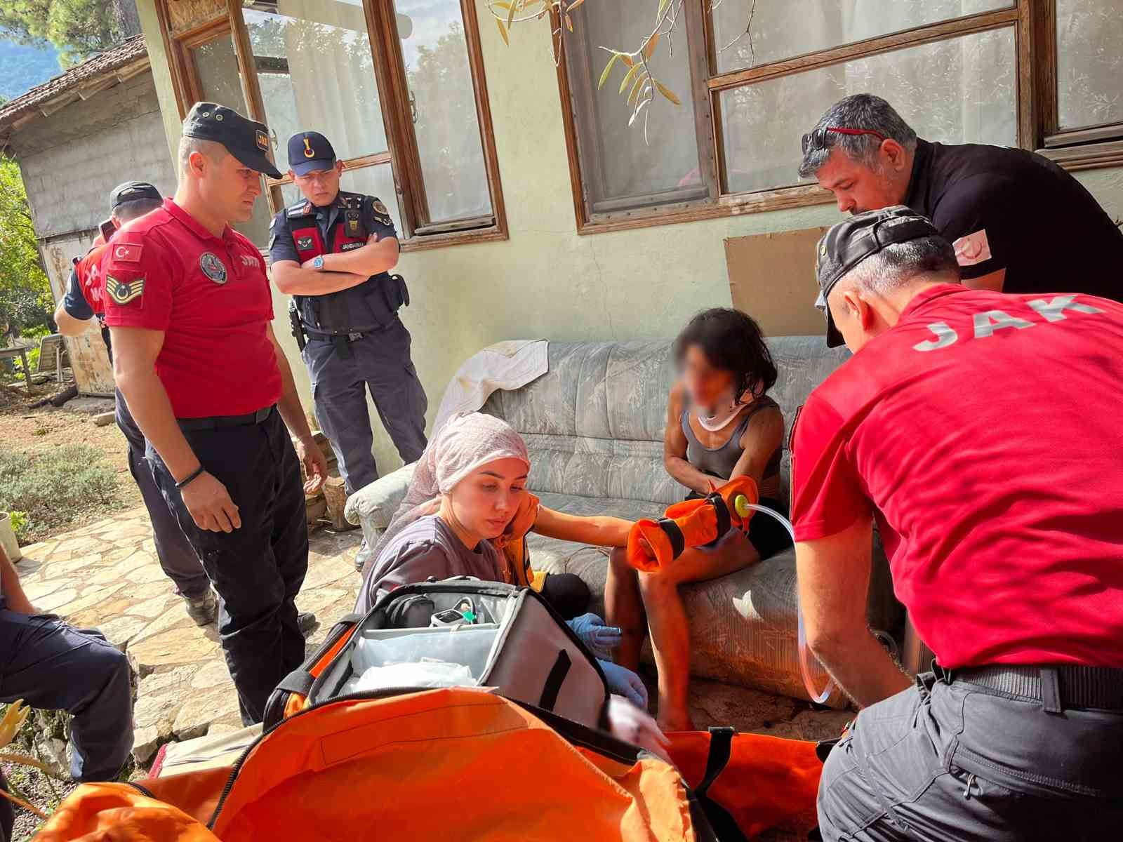 ANTALYA'NIN KONYAALTI İLÇESİNDE AĞAÇLIK ALANDA KAYBOLAN ŞAHIS, JANDARMA ARAMA KURTARMA (JAK) TİMLERİNİN ÇALIŞMASI SONUCU İKAMETİNDEN YAKLAŞIK 19 KİLOMETRE UZAKLIKTA BULUNDU.