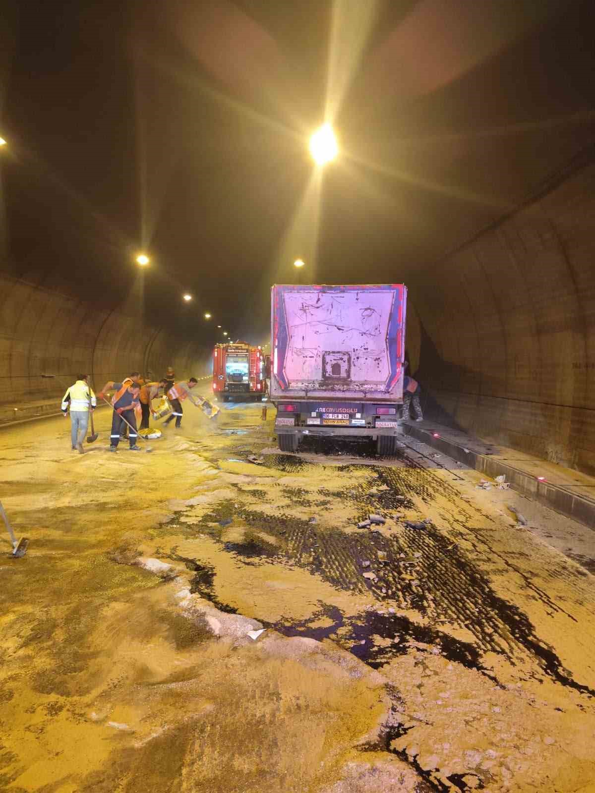 TÜNEL İÇİNDE ÇARPIŞTILAR: 1 YARALI