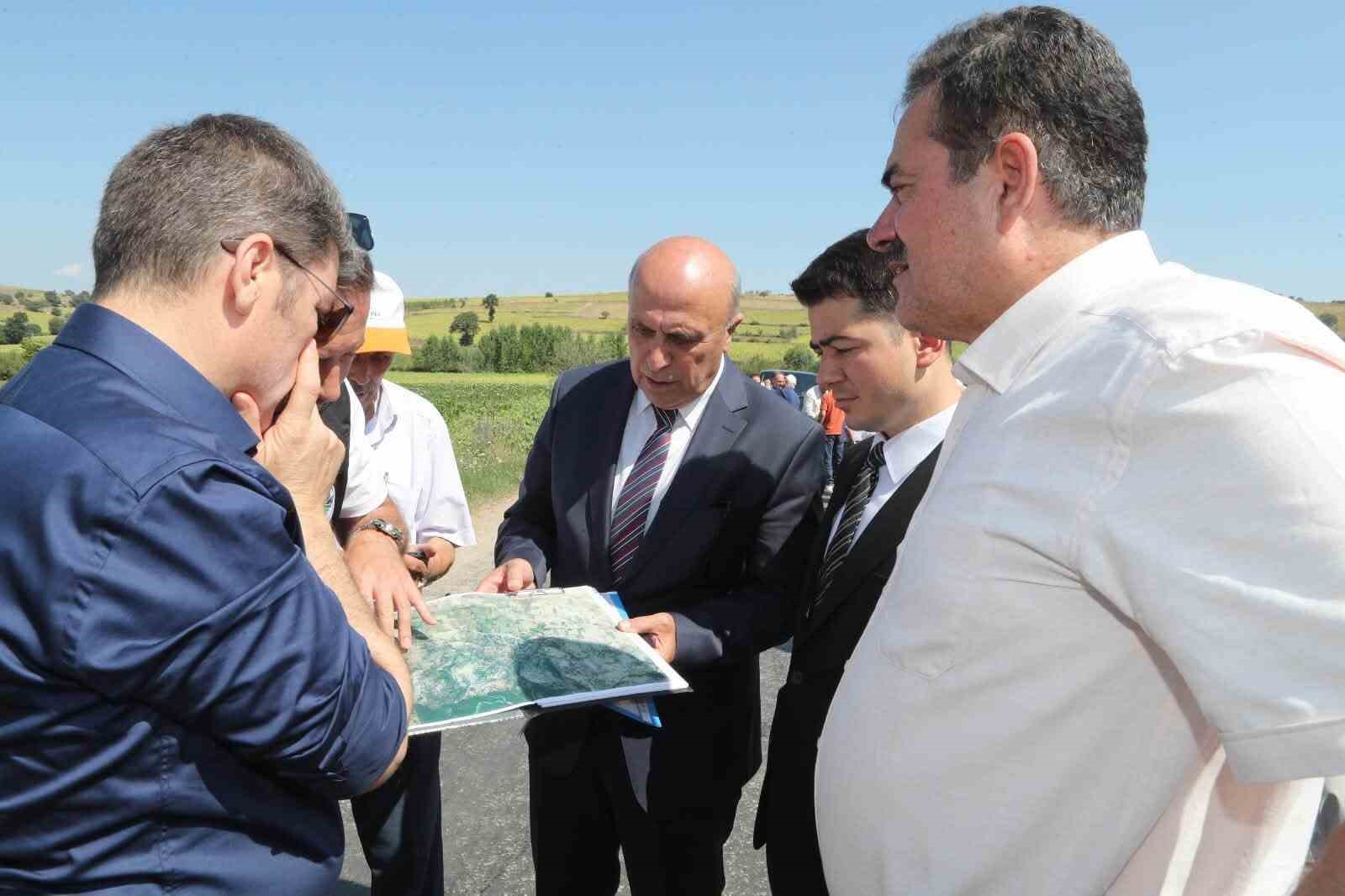 AMASYA İL ÖZEL İDARESİ GENEL SEKRETERİ ERDİN ACAR, PROJENİN ESENÇAY VE BÖLGE TARIMI AÇISINDAN BÜYÜK ÖNEM TAŞIDIĞINI BELİRTEREK EMEĞİ GEÇENLERE TEŞEKKÜR ETTİ.