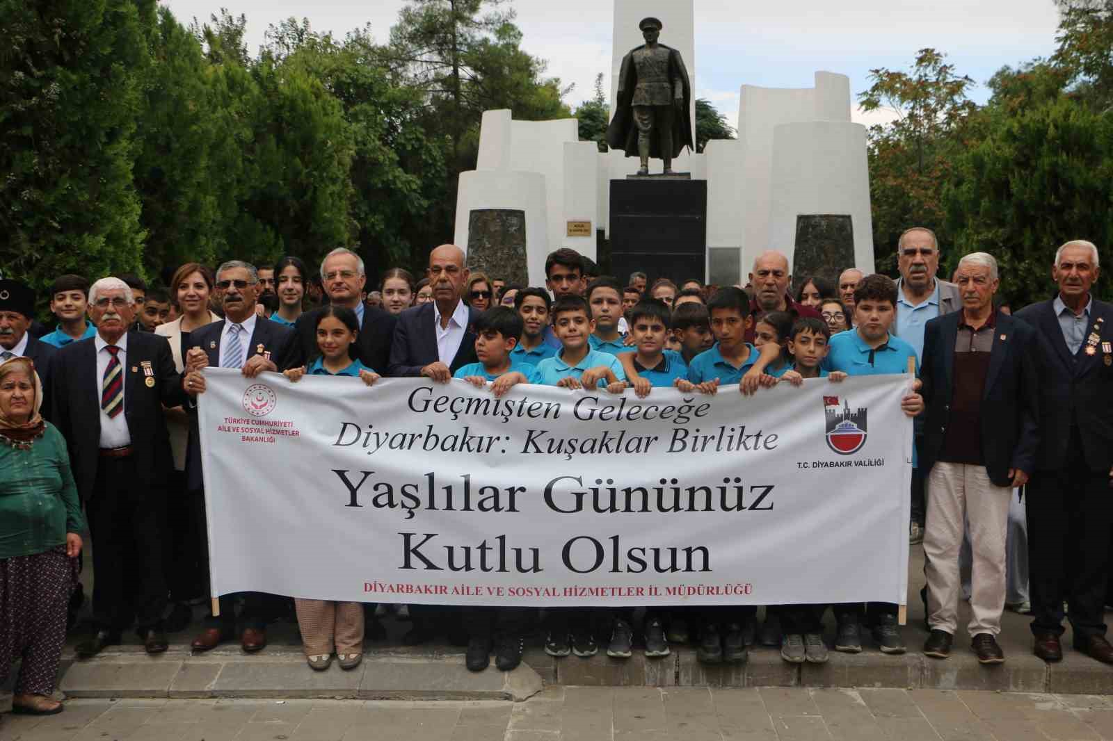 DİYARBAKIR’DA 1 EKİM DÜNYA YAŞLILAR GÜNÜ DOLAYISIYLA TOPLUMSAL DAYANIŞMA VE YAŞLILARA VERİLEN DEĞERE DİKKAT ÇEKMEK AMACIYLA YÜRÜYÜŞ DÜZENLENDİ.