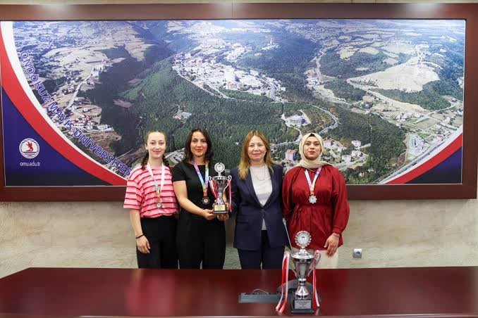 ONDOKUZ MAYIS ÜNİVERSİTESİ (OMÜ) ÖĞRENCİLERİ, 2025-2026 EĞİTİM-ÖĞRETİM YILINDA TÜRKİYE ÜNİVERSİTE SPORLARI FEDERASYONU (TÜSF) TARAFINDAN DÜZENLENEN MÜSABAKALARDA 12 ALTIN, 8 GÜMÜŞ VE 18 BRONZ OLMAK ÜZERE TOPLAM 38 MADALYA KAZANDI.