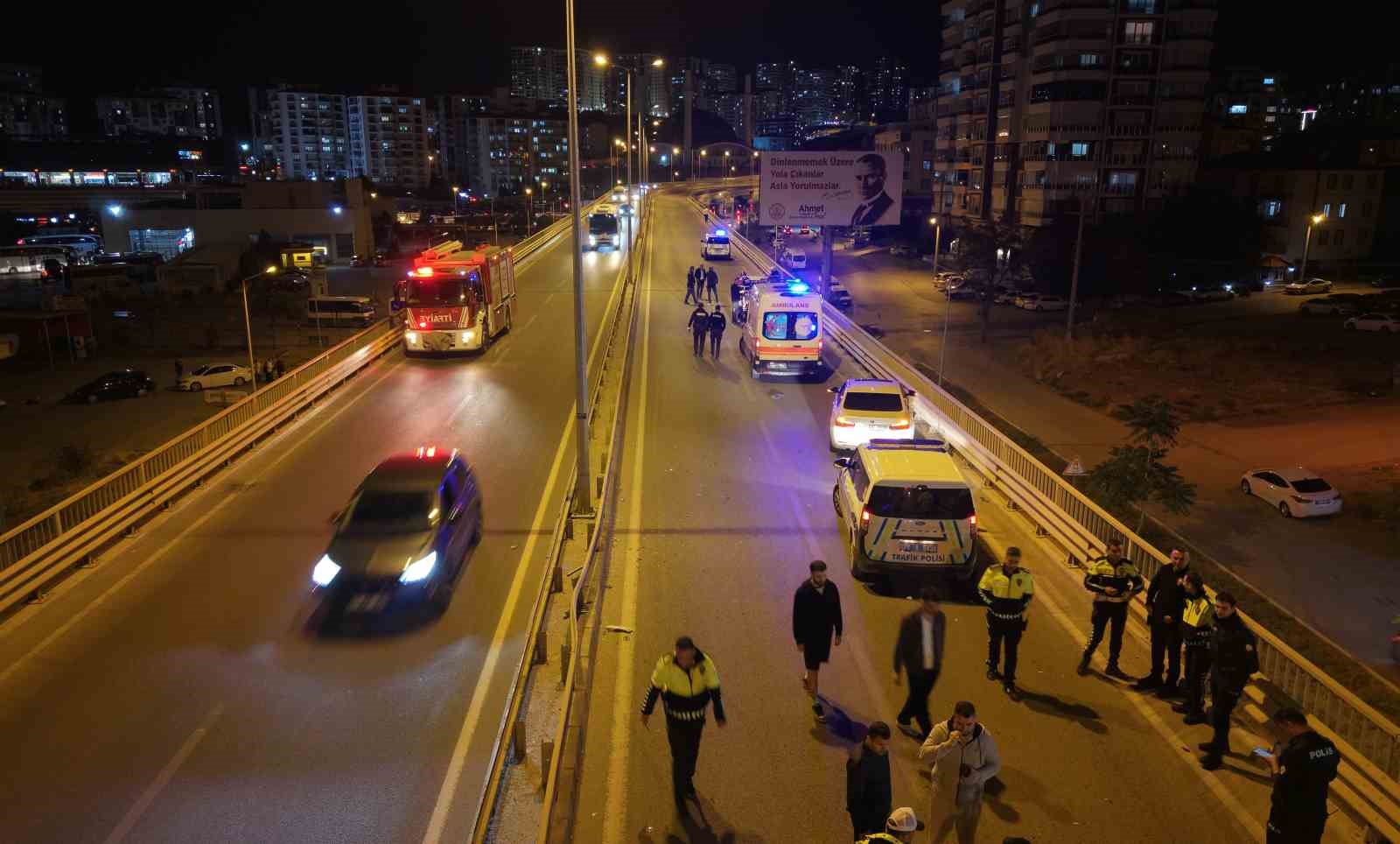 KIRIKKALE'DE İKİ OTOMOBİLİN ÇARPIŞMASI SONUCU MEYDANA GELEN TRAFİK KAZASINDA 2 KİŞİ YARALANDI