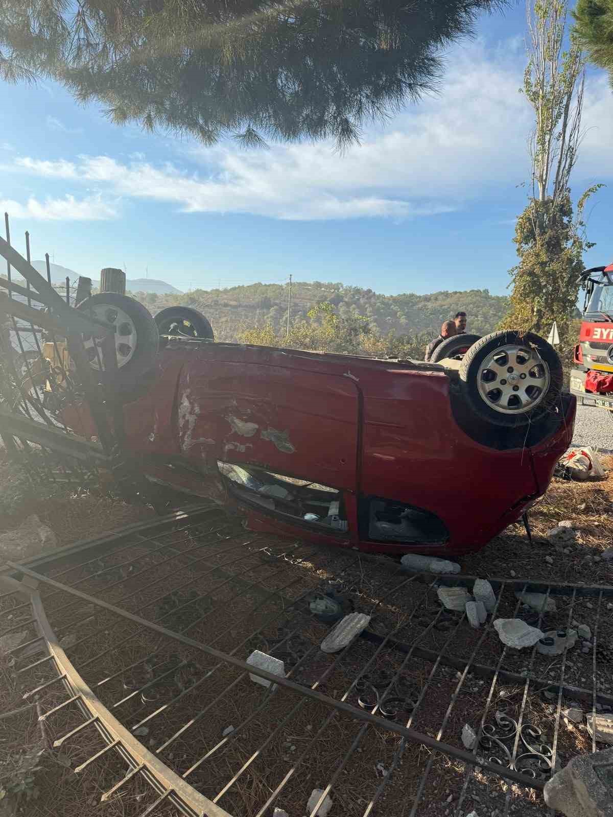 KUŞADASI’NDA OTOMOBİL TAKLA ATTI: 1 YARALI