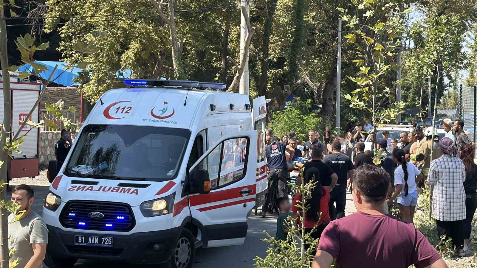 DÜZCE BELEDİYESİ SU REGÜLATÖRLERİNİN BULUNDUĞU UĞUR SUYU’NDA SERİNLEMEK İÇİN SUYA GİREN 12 YAŞINDA Kİ ÇOCUK EKİPLERİN 20 DAKİKALIK KALP MASAJI İLE HAYATA DÖNDÜ.