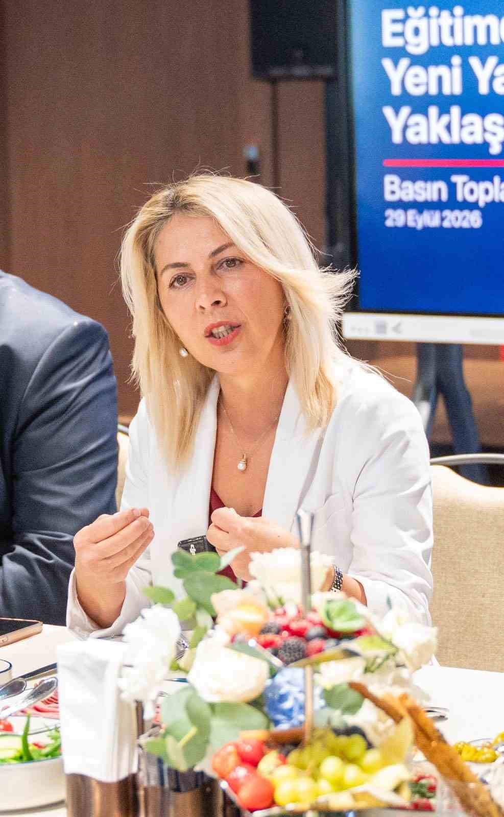 BAHÇEŞEHİR KOLEJİ GENEL MÜDÜRÜ DR. ÖZLEM KOÇ KONUŞMA YAPTI