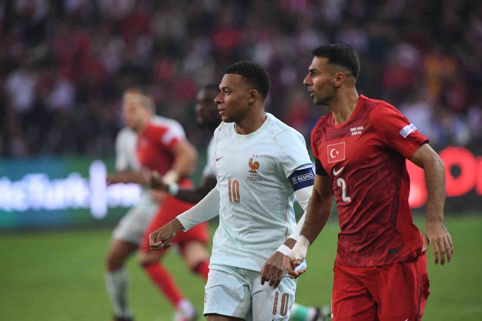 TÜRKİYE A MİLLİ FUTBOL TAKIMI, UEFA ULUSLAR A LİGİ 1. GRUP İLK MAÇINDA KOCAELİ'NDE FRANSA'YA 1-0 MAĞLUP OLDU.
