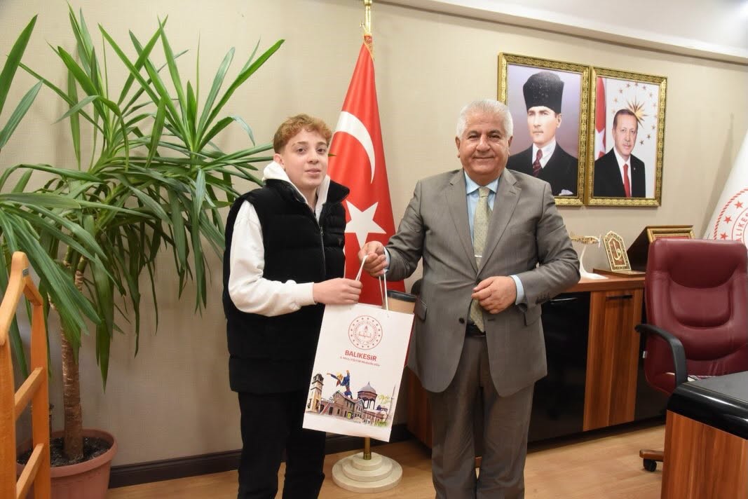 FİLİSTİNLİ ÖĞRENCİLERDEN İL MİLLÎ EĞİTİM MÜDÜRÜNE ZİYARET