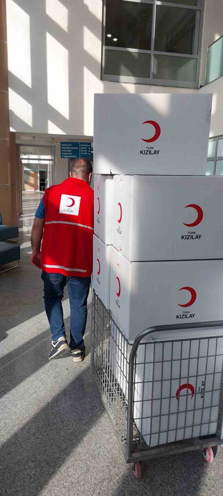 TÜRK KIZILAY DERNEĞİ ARTUKLU ŞUBESİ, MARDİN EĞİTİM VE ARAŞTIRMA HASTANESİ'NDE TEDAVİ GÖREN ÇOCUKLARA GİYİM DESTEĞİNDE BULUNDU.