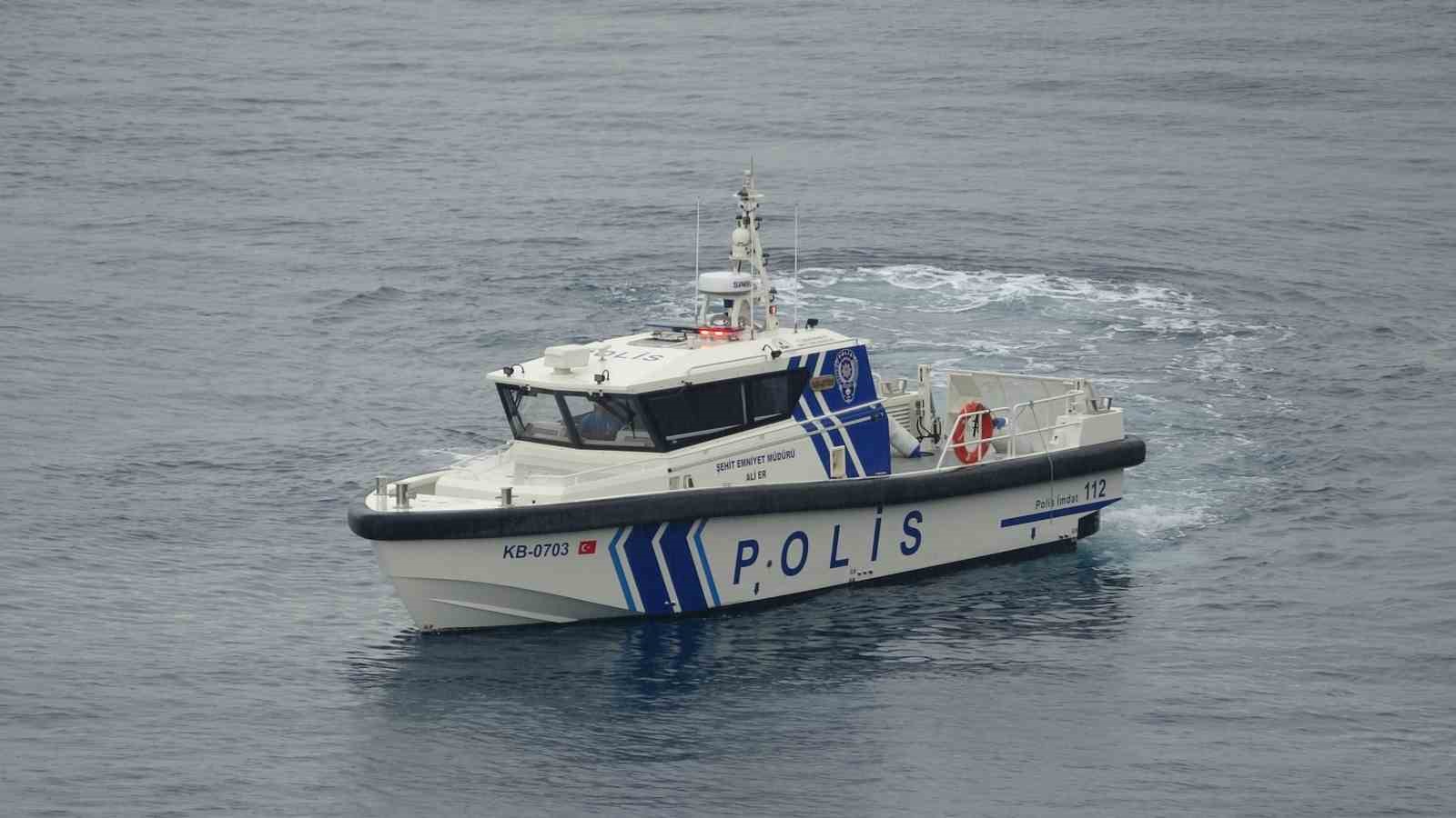 ANTALYA’DA YAKLAŞIK 35 METRELİK FALEZLERDEN GELEN "YARDIM EDİN" ÇIĞLIĞI AFAD, İTFAİYE, SAHİL GÜVENLİK, DENİZ POLİSİ VE POLİS EKİPLERİNİ ALARMA GEÇİRDİ. DENİZDEN, KARADAN VE TERMAL KAMERALI DRON İLE HAVADAN 2 SAAT SÜREN ARAMALARDA HER HANGİ BİR ŞAHSA RASTLANMADI.