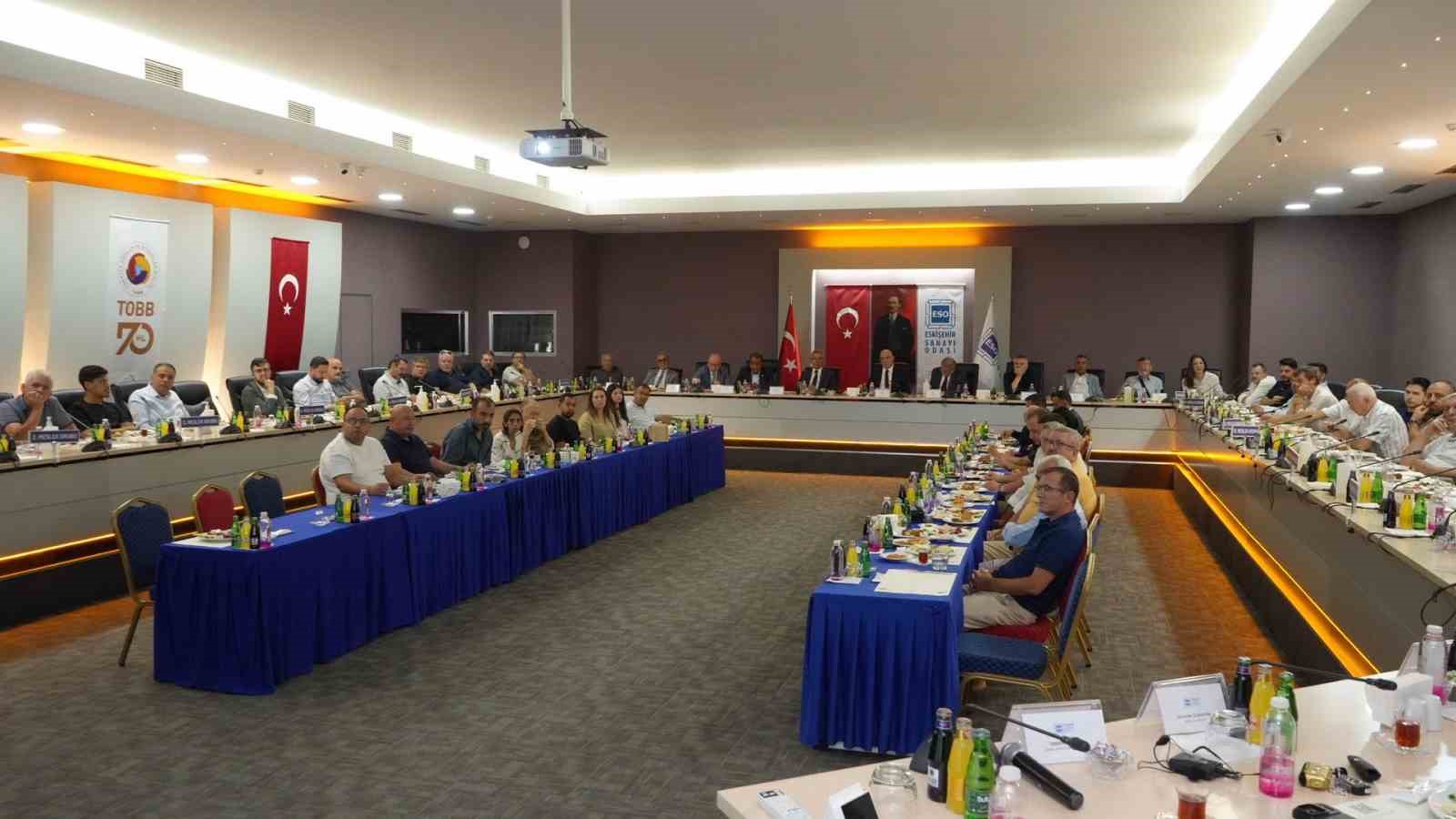 ESKİŞEHİR SANAYİ ODASI’NIN (ESO), SEKTÖRLERİN GÜNCEL GÜNDEMİNİ DEĞERLENDİRMEK VE ÜYELER ARASINDAKİ İSTİŞAREYİ GÜÇLENDİRMEK AMACIYLA DÜZENLEDİĞİ KAHVALTILI MESLEK GRUBU BULUŞMALARI, 2. VE 6. MESLEK GRUBU ÜYELERİNİN KATILIMIYLA DEVAM ETTİ.