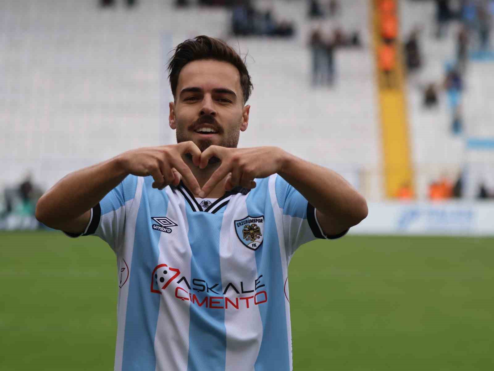 TRENDYOL SÜPER LİG'İN 8. HAFTASINDA ERZURUMSPOR FK, SAHASINDA EYÜPSPOR İLE KARŞI KARŞIYA GELİYOR. MÜCADELENİN İLK YARISI MAVİ-BEYAZLI EKİBİN 1-0 ÜSTÜNLÜĞÜYLE TAMAMLANDI.