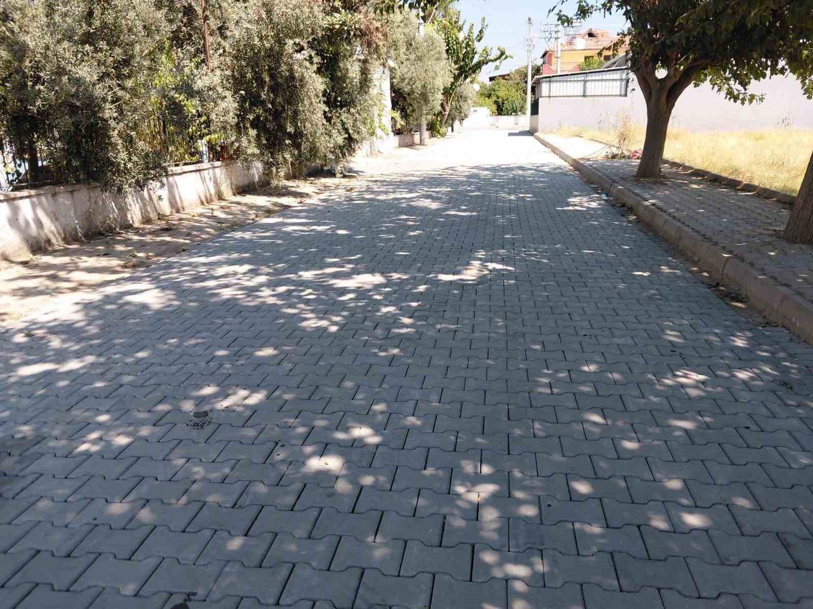 AYDIN’IN GERMENCİK İLÇESİNDE BELEDİYE EKİPLERİNİN YOL BAKIM, ONARIM VE DÜZENLEME ÇALIŞMALARI DEVAM EDİYOR. FEN İŞLERİ MÜDÜRLÜĞÜ EKİPLERİ, MESUDİYE VE İSTASYON MAHALLELERİNDE FARKLI NOKTALARDA ÇALIŞMA GERÇEKLEŞTİRİYOR.