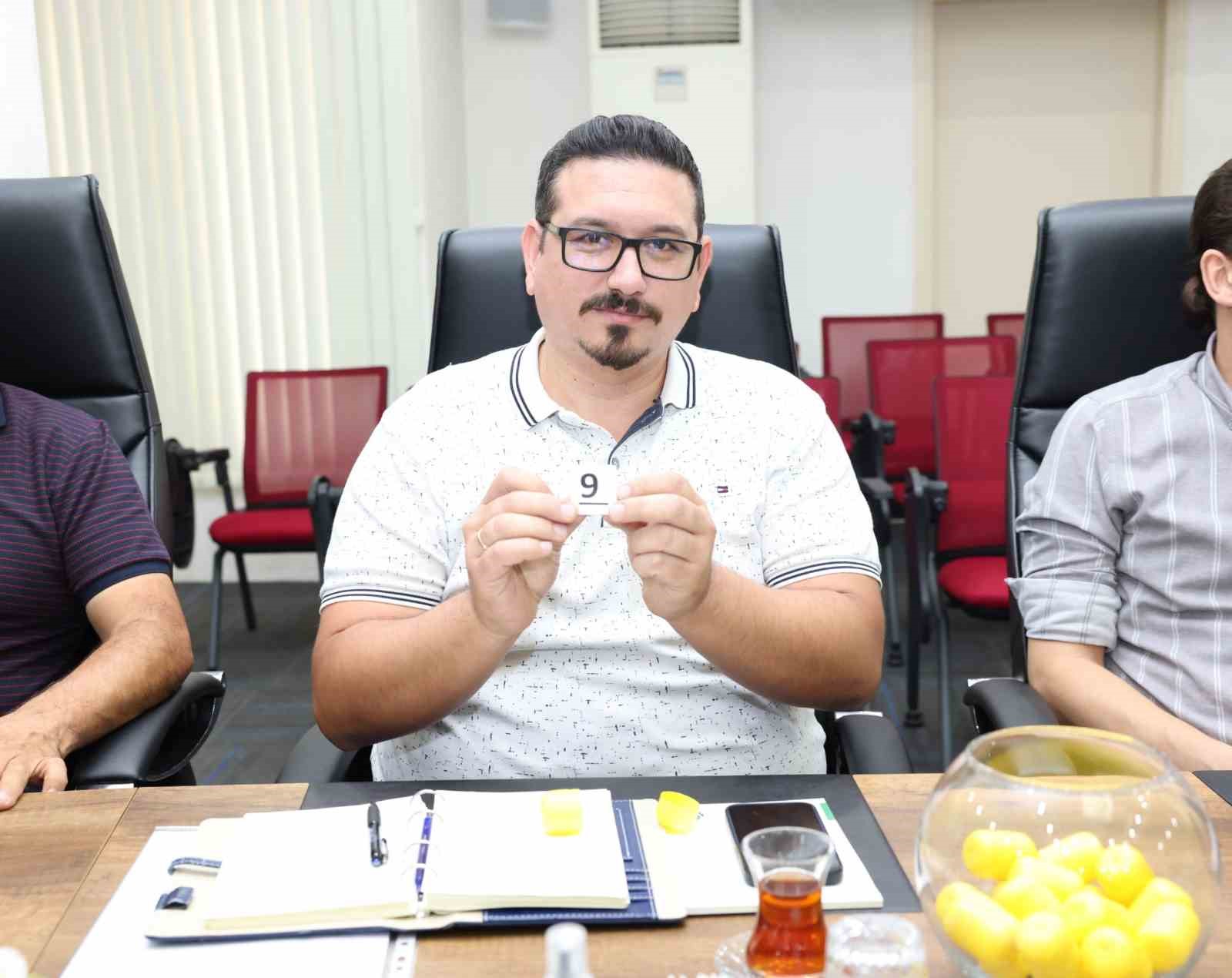 DENİZLİ ORGANİZE SANAYİ BÖLGESİ’NDE FİRMALAR ARASINDA SOSYAL DAYANIŞMAYI, BİRLİK VE BERABERLİĞİ GÜÇLENDİRMEK AMACIYLA GELENEKSEL OLARAK DÜZENLENEN DENİZLİ OSB MASA TENİSİ TURNUVASI’NIN BU YIL 7’NCİSİ GERÇEKLEŞTİRİLİYOR. TURNUVA ÖNCESİNDE TEKNİK TOPLANTI VE KURA ÇEKİMİ, DENİZLİ OSB BÖLGE MÜDÜRÜ VE SPOR TERTİP KOMİTESİ BAŞKANI AHMET TAŞ VE TAKIM YÖNETİCİLERİNİN KATILIMIYLA GERÇEKLEŞTİRİLDİ.