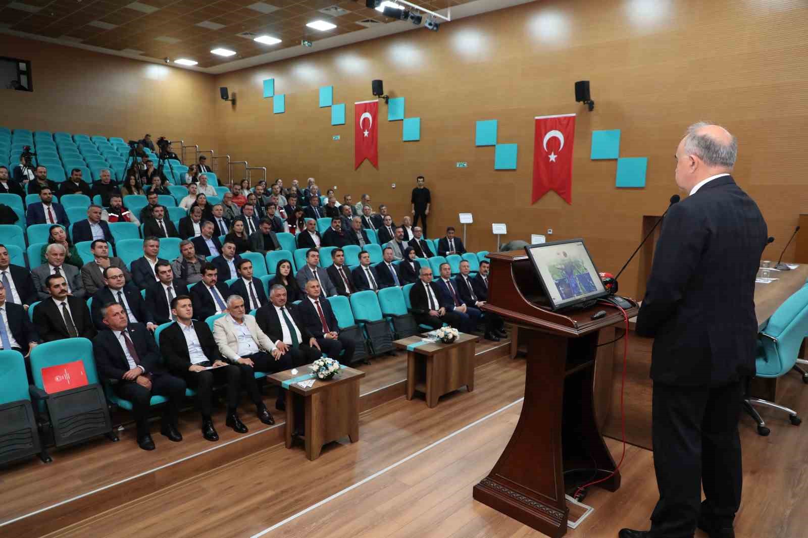 ORDU’DA TARIMSAL ÜRETİM AÇISINDAN ÖNEMLİ TEHDİT OLUŞTURAN KAHVERENGİ KOKARCA ZARARLISIYLA MÜCADELE ÇALIŞMALARI DEĞERLENDİRİLDİ.