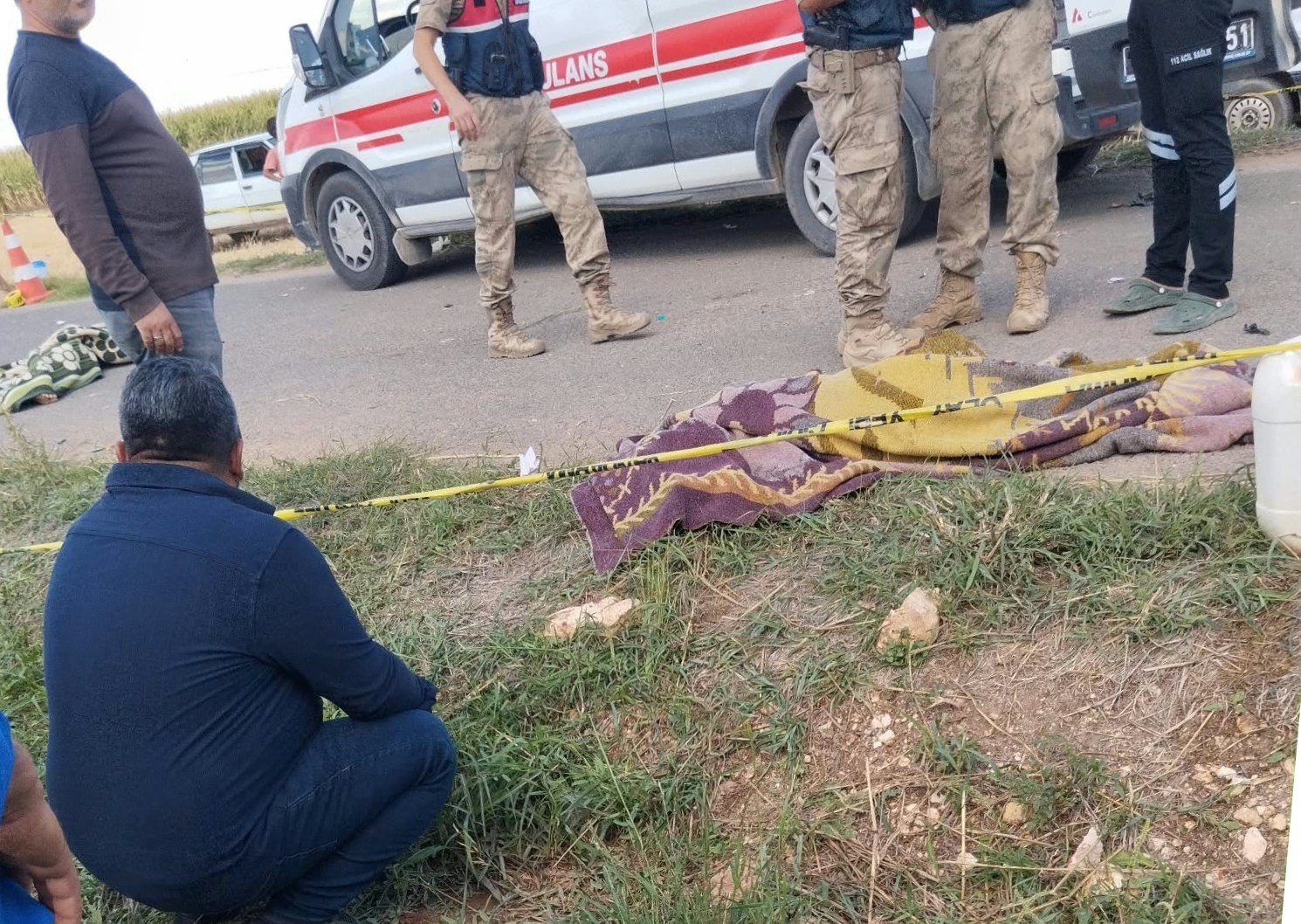 ŞANLIURFA'NIN AKÇAKALE İLÇESİNDE MOTOSİKLETLE SEYİR HALİNDEYKEN TRAKTÖRÜN MİBZERİNE ÇARPAN 15 VE 16 YAŞINDAKİ 2 ÇOCUK HAYATINI KAYBETTİ.