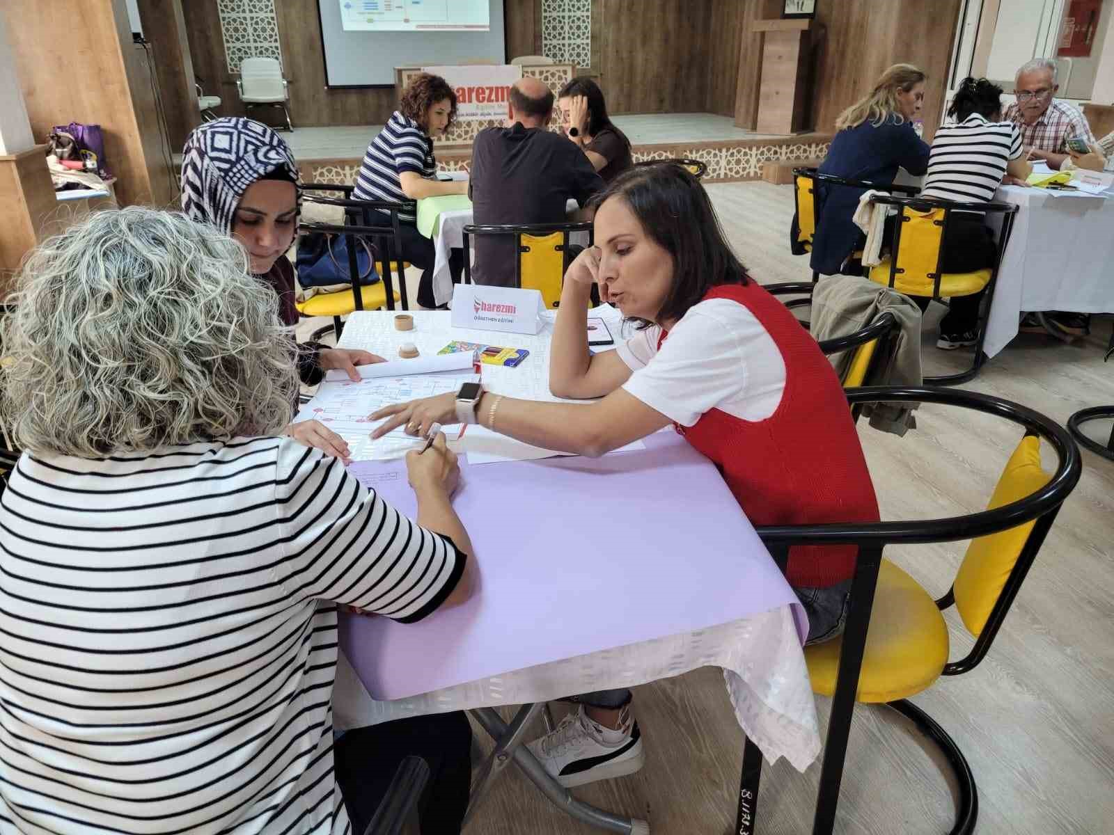 HAREZMİ EĞİTİMİNE KATILANLAR