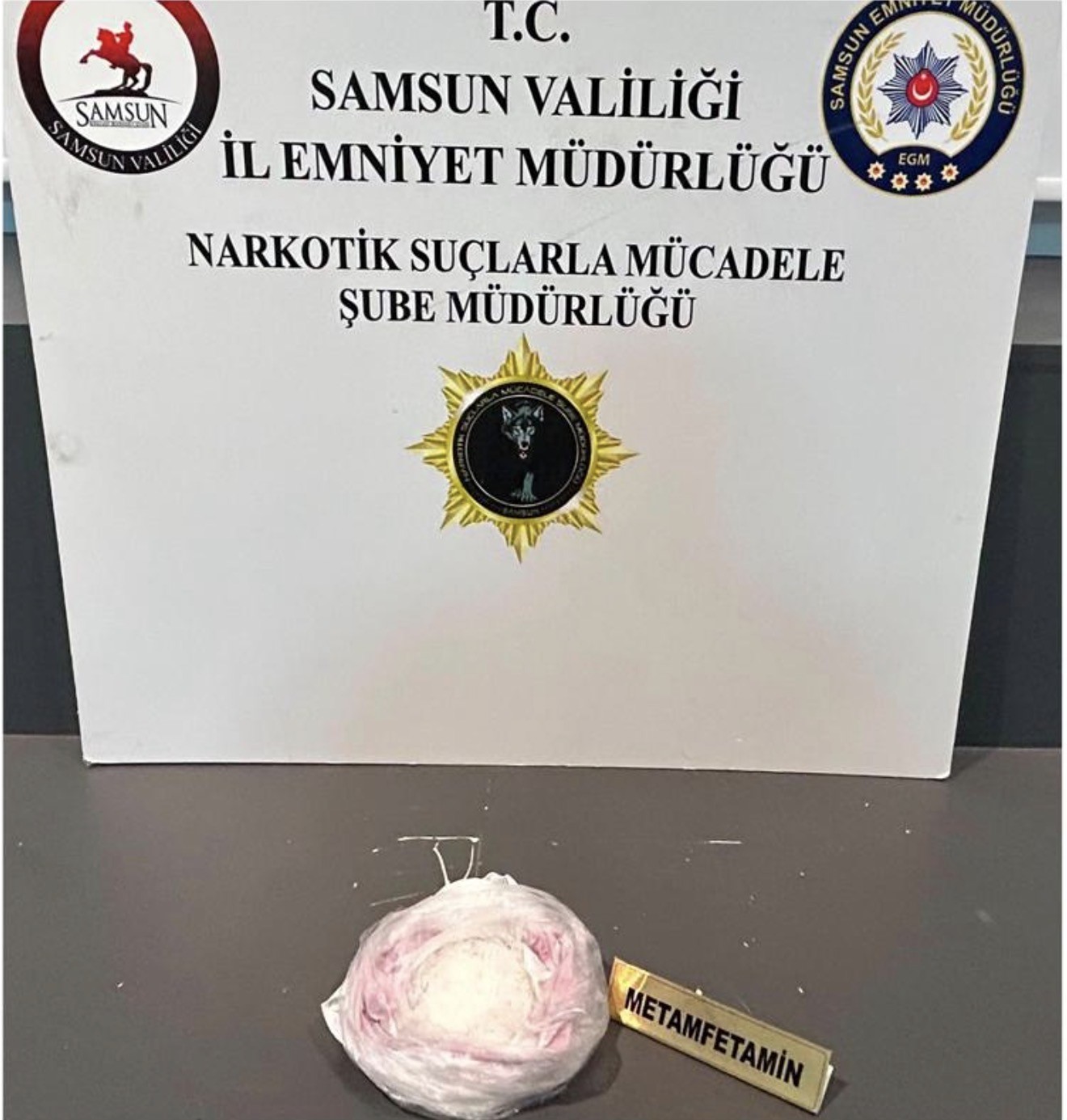 SAMSUN’DA POLİS EKİPLERİNCE DÜZENLENEN UYUŞTURUCU OPERASYONLARINDA 5 BİN 186 ADET SENTETİK ECZA HAP, 897 GRAM METAMFETAMİN VE ÇEŞİTLİ UYUŞTURUCU MADDELER ELE GEÇİRİLİRKEN, GÖZALTINA ALINAN 7 ŞAHIS HAKKINDA ADLİ İŞLEM BAŞLATILDI.