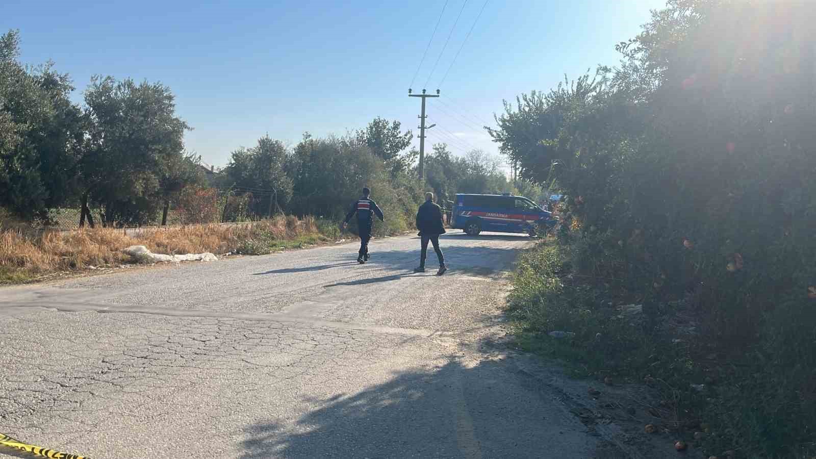 ÖNCE BOŞANDIĞI EŞİNİ VURDU, SONRA KAFASINA SIKTI