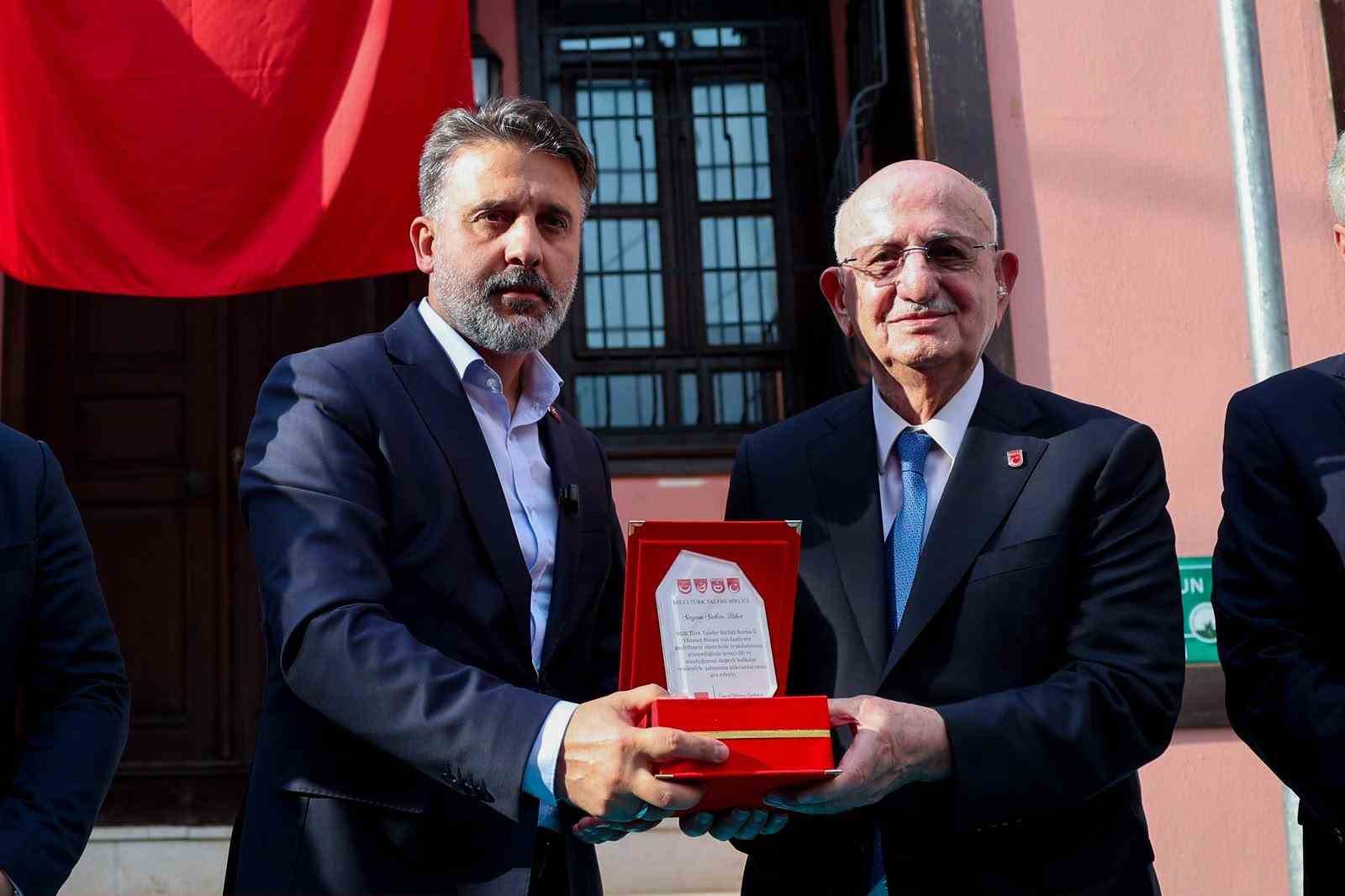 BURSA BÜYÜKŞEHİR BELEDİYE BAŞKAN VEKİLİ ŞAHİN BİBA, MİLLÎ TÜRK TALEBE BİRLİĞİ (MTTB) BURSA İL BAŞKANLIĞI YENİ HİZMET BİNASININ AÇILIŞ TÖRENİNE KATILDI. GENÇLERE YÖNELİK ÇALIŞMALARA VERDİKLERİ DESTEĞİ VURGULAYAN BİBA, "GAYEMİZ, ŞEHRİMİZİN GÜÇLÜ MİRASINI GENÇLERİMİZİN BİLGİ VE ENERJİSİYLE BULUŞTURARAK BURSA’YI DAHA İLERİYE TAŞIMAKTIR" DEDİ.