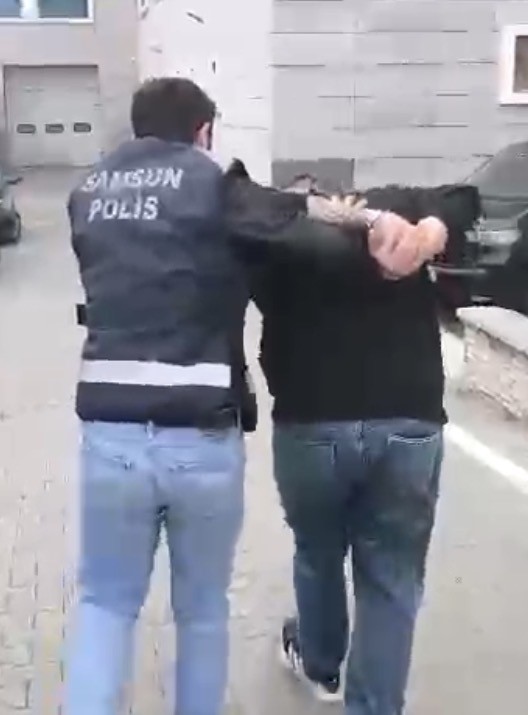 SAMSUN’DA POLİS EKİPLERİNCE ARANAN ŞAHISLARIN YAKALANMASINA YÖNELİK YÜRÜTÜLEN ÇALIŞMALAR KAPSAMINDA, HAKKINDA TOPLAM 8 YIL 4 AY KESİNLEŞMİŞ HAPİS CEZASI BULUNAN ŞAHIS YAKALANDI.