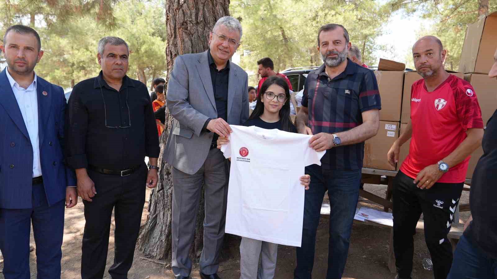 ÇEŞİTLİ OYUNLAR VE YARIŞMALARLA EĞLENCELİ ANLAR YAŞAYAN ÇOCUKLARA, GÜRSU BELEDİYESİ TARAFINDAN GÜN BOYU İKRAMLAR SUNULDU VE ÇEŞİTLİ HEDİYELER TAKDİM EDİLDİ.