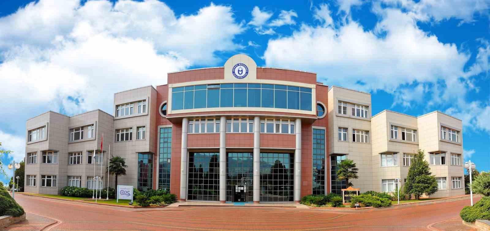 AYDIN ADNAN MENDERES ÜNİVERSİTESİ (ADÜ) REKTÖRÜ PROF. DR. BÜLENT KENT, 2026 YKS YERLEŞTİRME SONUÇLARININ AÇIKLANMASININ ARDINDAN ÜNİVERSİTEYE YERLEŞEN ÖĞRENCİLERİ TEBRİK EDEREK, “ADÜ AİLESİNE HOŞ GELDİNİZ” MESAJI VERDİ.