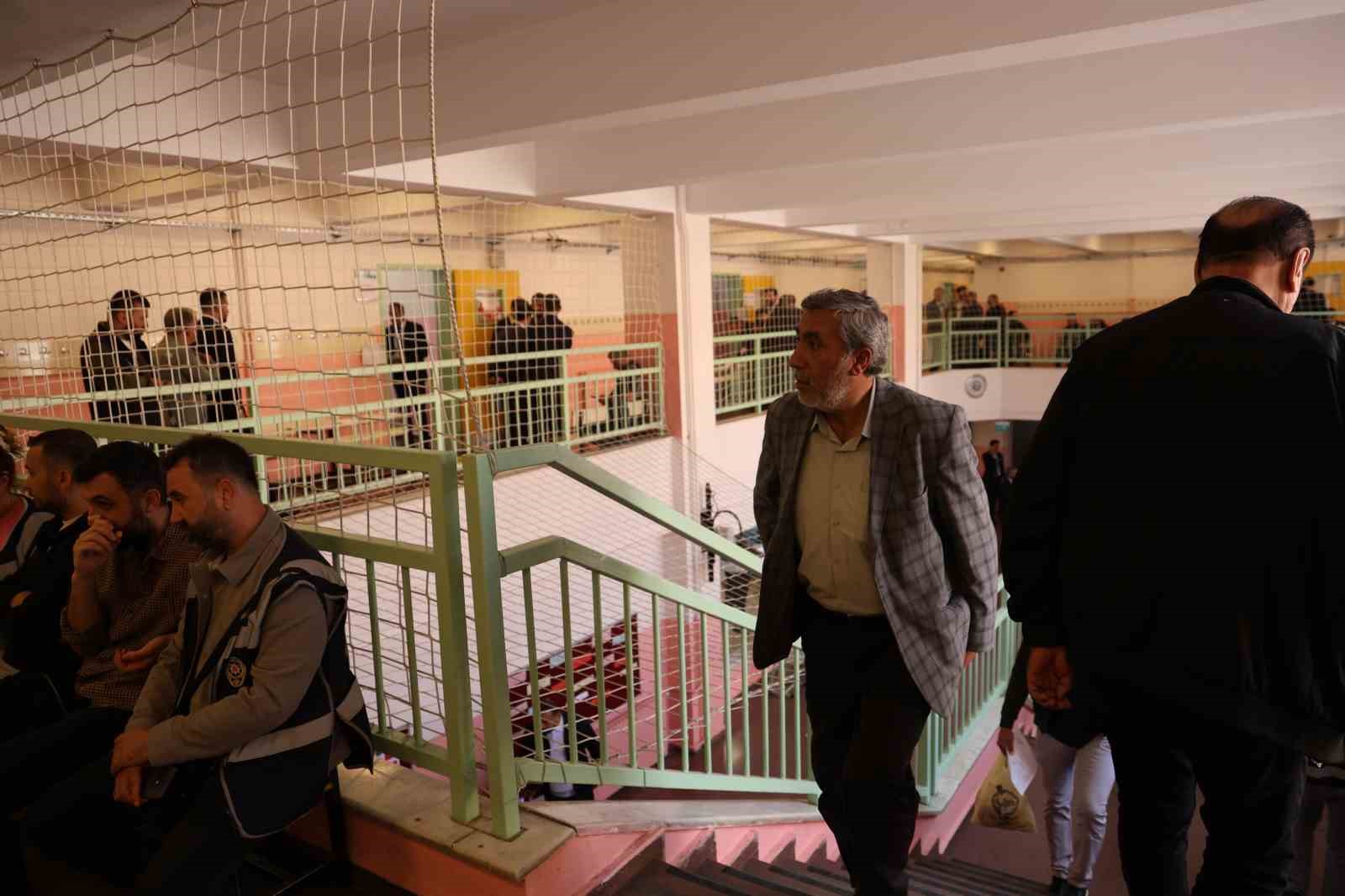 ELAZIĞ İŞ DÜNYASININ YENİ DÖNEM YÖNETİM KADROSUNU BELİRLEYECEK ORGAN SEÇİMLERİNDE, MESLEK KOMİTESİ VE MECLİS ÜYELİĞİ İÇİN OY VERME İŞLEMİ GERÇEKLEŞTİRİLİYOR