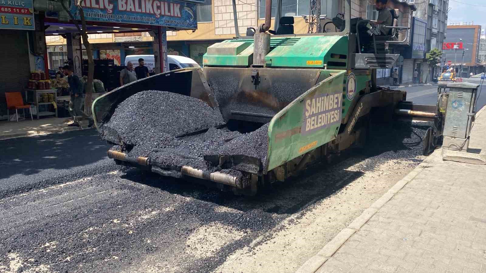ŞAHİNBEY’DE ASFALT ÇALIŞMALARI ARALIKSIZ SÜRÜYOR
