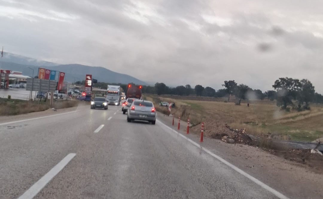 KONYA’NIN BEYŞEHİR İLÇESİNDE MEYDANA GELEN 2 AYRI TRAFİK KAZASINDA 6 KİŞİ YARALANDI.