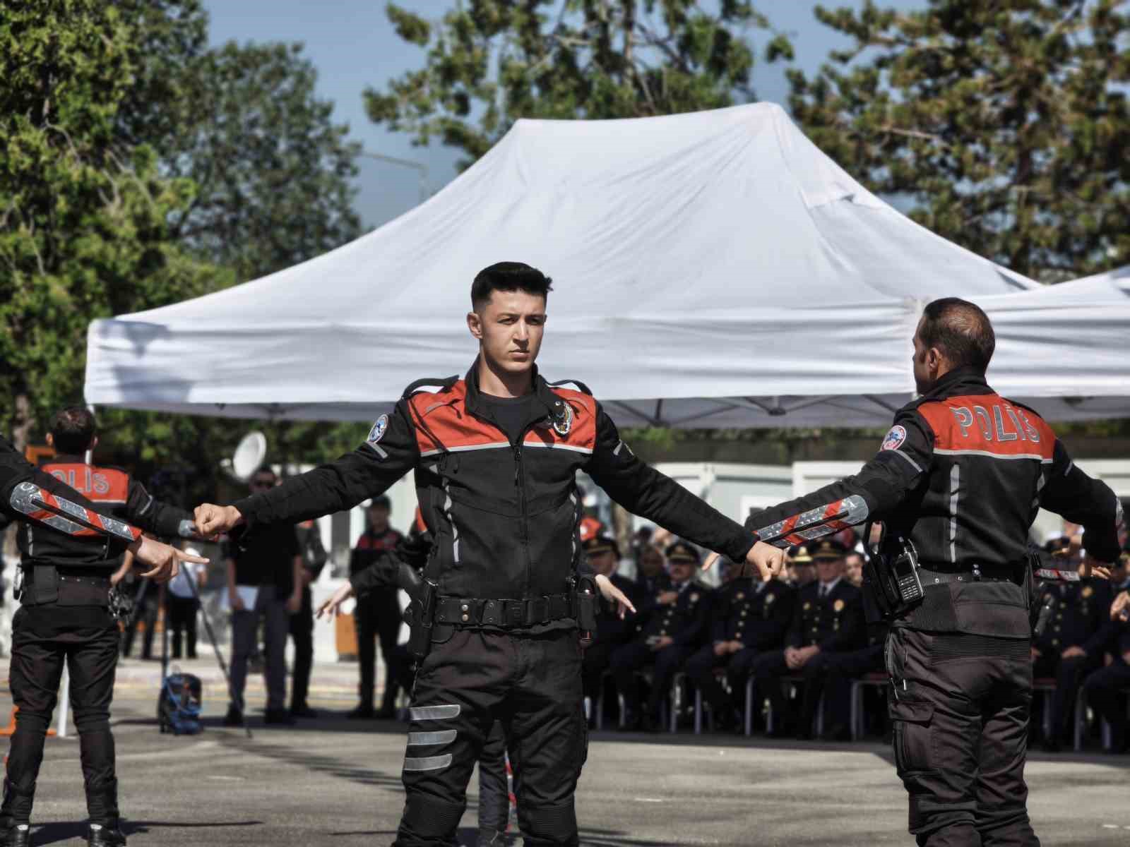 ANKARA İL EMNİYET MÜDÜRLÜĞÜ TARAFINDAN MOTOSİKLETLİ POLİS TİMLERİ'NİN MEZUNİYET TÖRENİ DÜZENLENDİ.