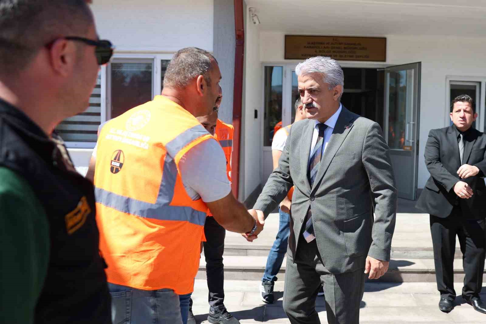 DÜZCE VALİSİ MEHMET MAKAS, KARAYOLLARI 4. BÖLGE MÜDÜRLÜĞÜ KAYNAŞLI BAKIM VE İŞLETME ŞEFLİĞİ’NDE YÜRÜTÜLEN ÇALIŞMALAR HAKKINDA BİLGİ ALDI.