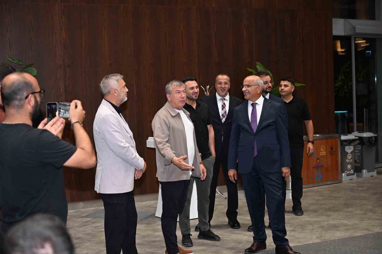 SPOR DÜNYASININ ÜNLÜ İSİMLERİNDEN BAŞKAN ER’E ÖVGÜ