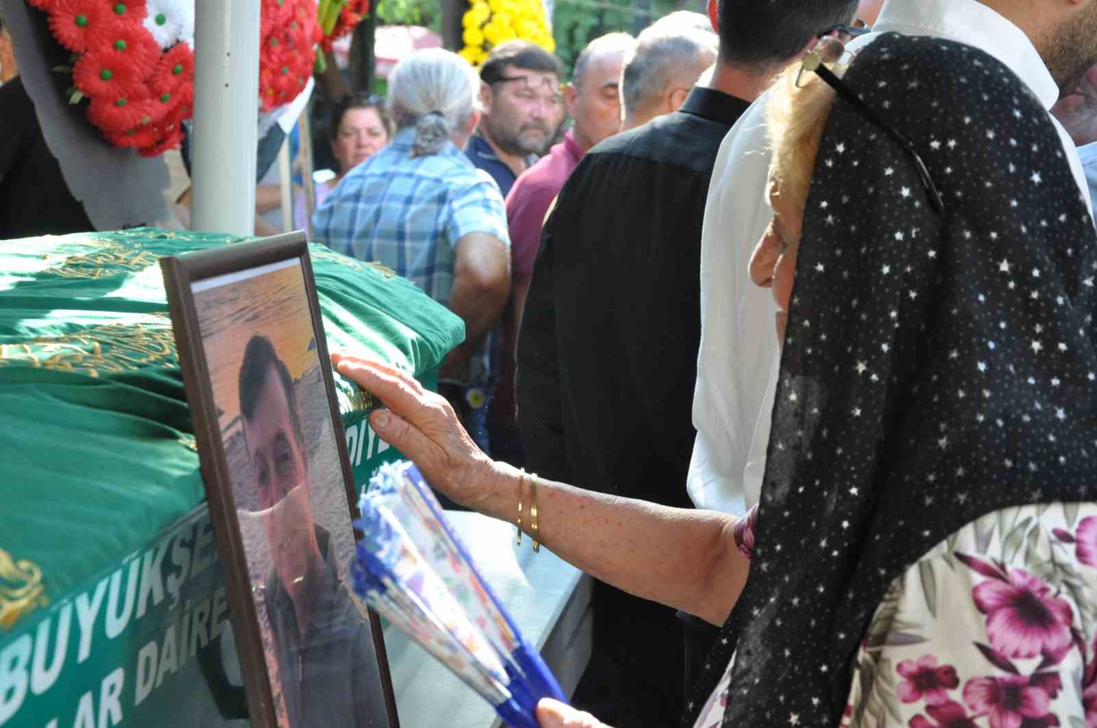MANİSA’NIN SALİHLİ İLÇESİNDEKİ GAZ DOLUM TESİSİNDE MEYDANA GELEN PATLAMA VE ARDINDAN ÇIKAN YANGINDA HAYATINI KAYBEDEN TESİS SAHİBİ NAZİF KAVAS, OLAYDAN 3 GÜN SONRA SON YOLCULUĞUNA UĞURLANDI.