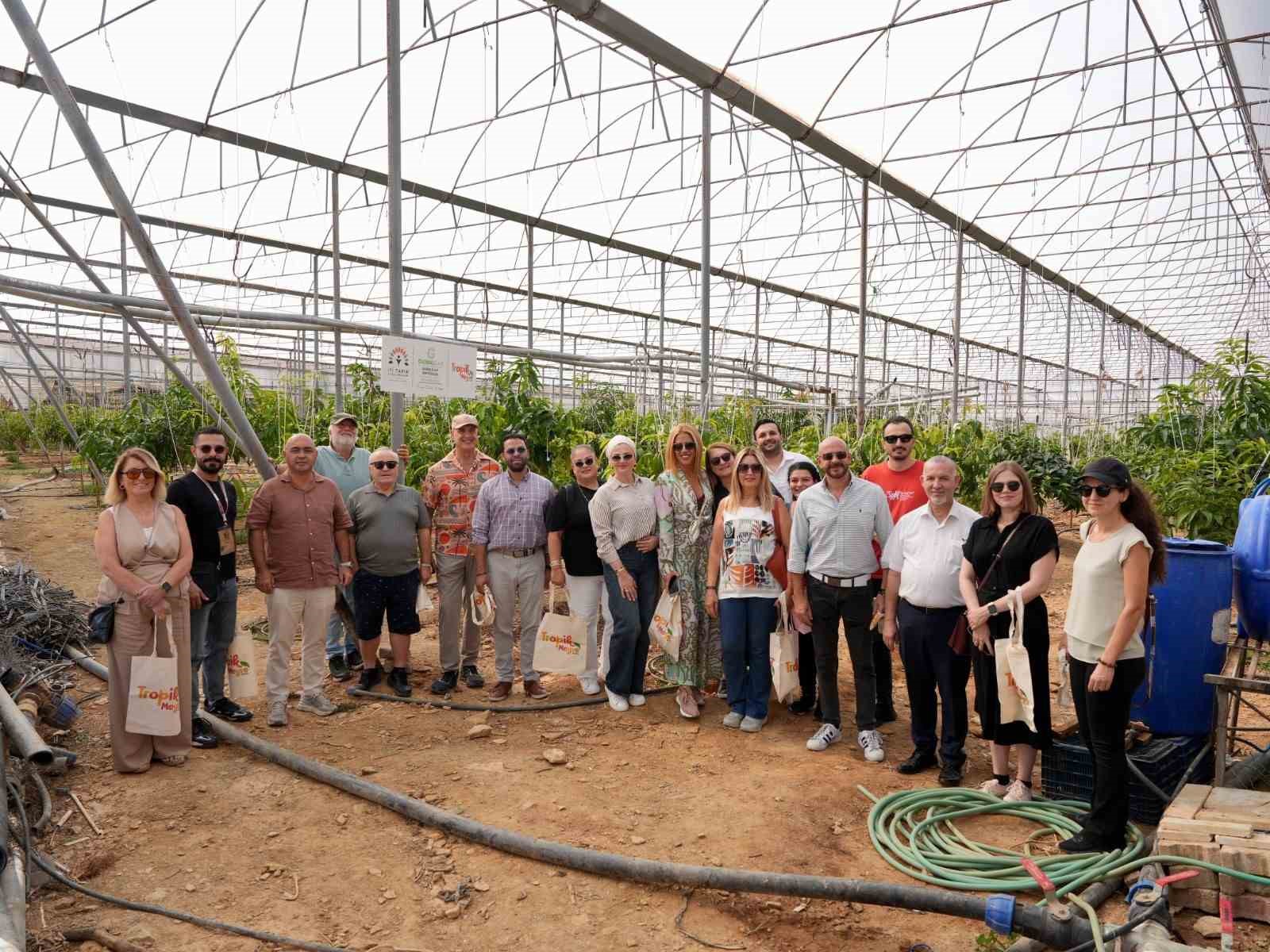 KARAYİPLER’DEN ALANYA’YA UZANAN ULUSLARARASI ALANYA TROPİKAL MEYVE FESTİVALİ, ULUSLARARASI KONUKLARI, ÜNLÜ ŞEFLERİ, YEREL ÜRETİCİLERİ, KÜLTÜR VE SANAT ETKİNLİKLERİYLE KENTİN TARIMSAL ZENGİNLİĞİNİ GASTRONOMİ VE TURİZMLE BULUŞTURDU. ALANYA’NIN TROPİKAL MEYVELERİ, YEREL LEZZETLERİ VE KÜLTÜREL DEĞERLERİ ULUSLARARASI BİR PLATFORMDA TANITILDI.