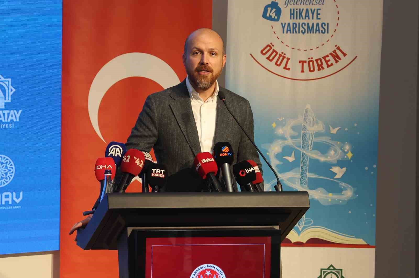 İLİM YAYMA VAKFI MÜTEVELLİ HEYETİ BAŞKANI NECMEDDİN BİLAL ERDOĞAN PROGRAMDA KONUŞMA YAPTI