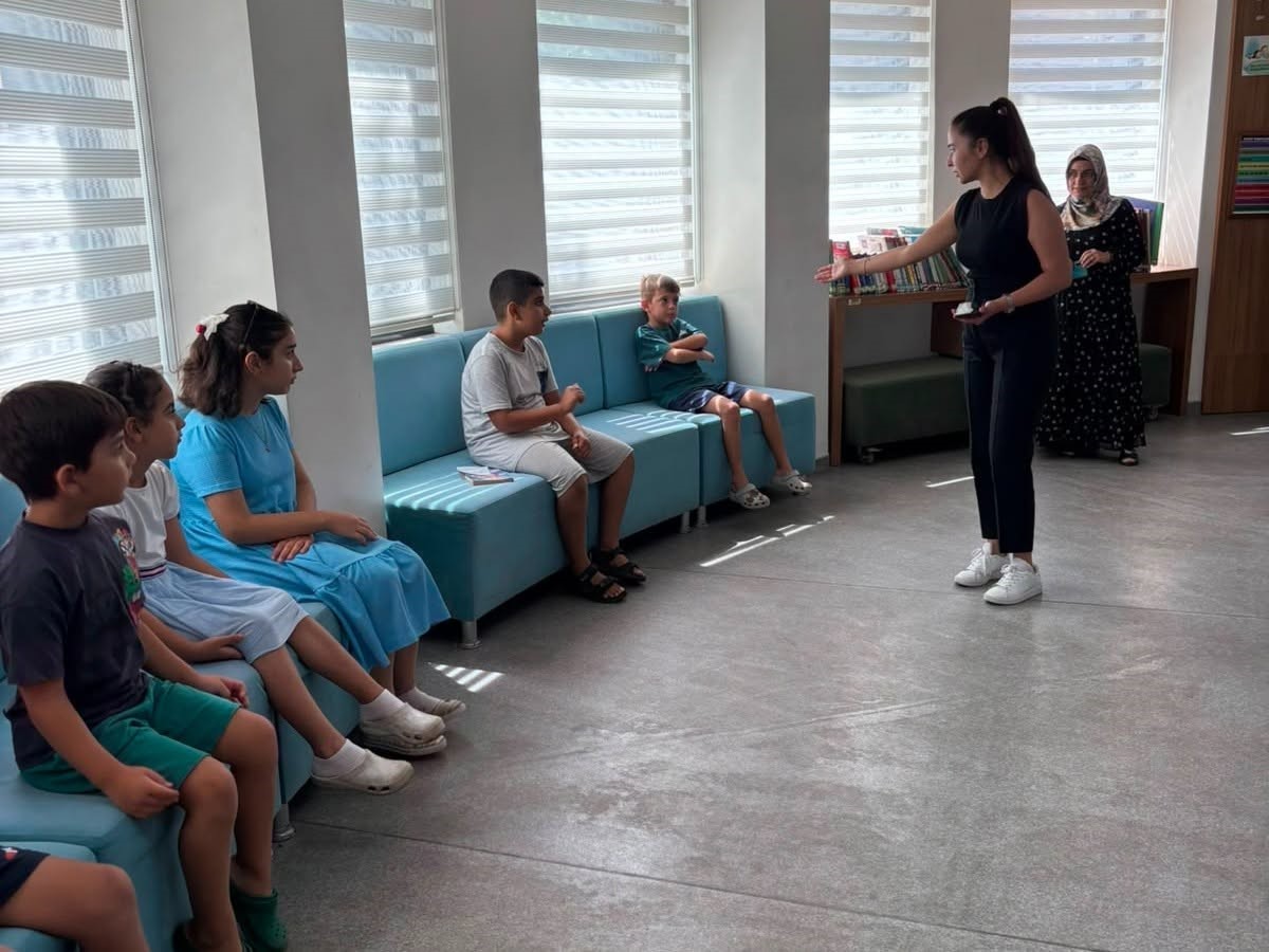 AYDIN ÇOCUK VE GENÇLİK KÜTÜPHANESİ’NDE KÜYAP ETKİNLİKLERİ KAPSAMINDA ÇOCUK VE GENÇLERE YÖNELİK "DRAMA ETKİNLİĞİ / KÜTÜPHANE ORYANTASYONU" ETKİNLİĞİ DÜZENLENDİ. ETKİNLİKTE ÇOCUKLAR HEM EĞLENDİ HEM DE KÜTÜPHANEYİ YAKINDAN TANIMA FIRSATI BULDU.