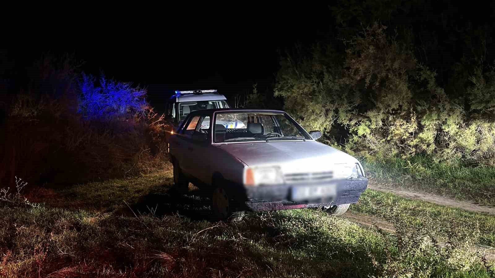 BURDUR'DA POLİSİN "DUR" İHTARINA UYMAYARAK KAÇAN SÜRÜCÜ, YAKLAŞIK 20 DAKİKA SÜREN KOVALAMACANIN ARDINDAN YAKALANDI. YAPILAN KONTROLDE 1,91 PROMİL ALKOLLÜ OLDUĞU BELİRLENEN SÜRÜCÜYE 315 BİN LİRA İDARİ PARA CEZASI UYGULANIRKEN, EHLİYETİNE 6 AY SÜREYLE EL KONULDU, ARACI İSE 2 AY TRAFİKTEN MEN EDİLDİ.